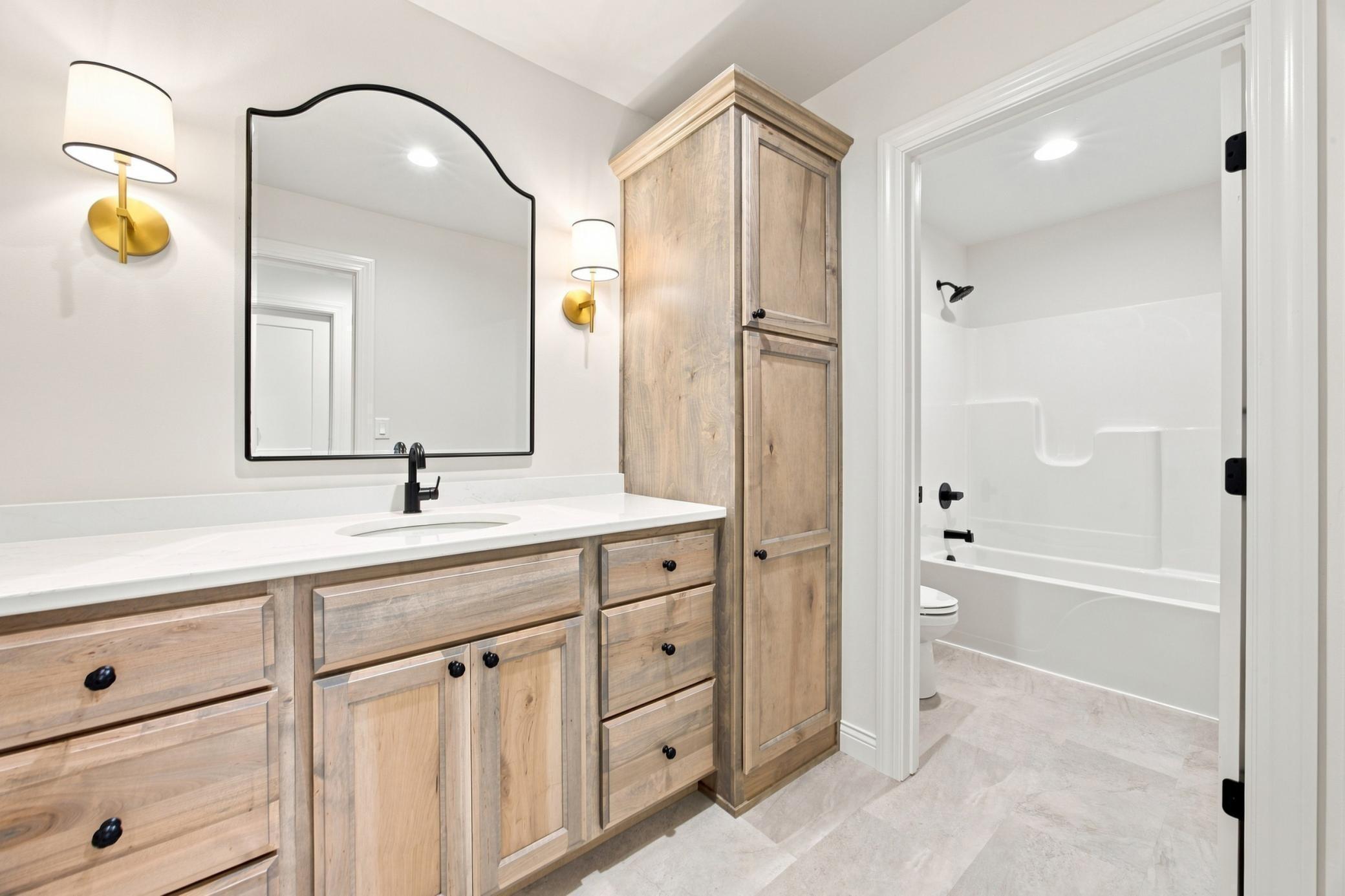 2027 single family home for sale at 8912 Meadowlark Parkway in Horace, ND — 6 bed, 4 bath (photo 23 of 28)