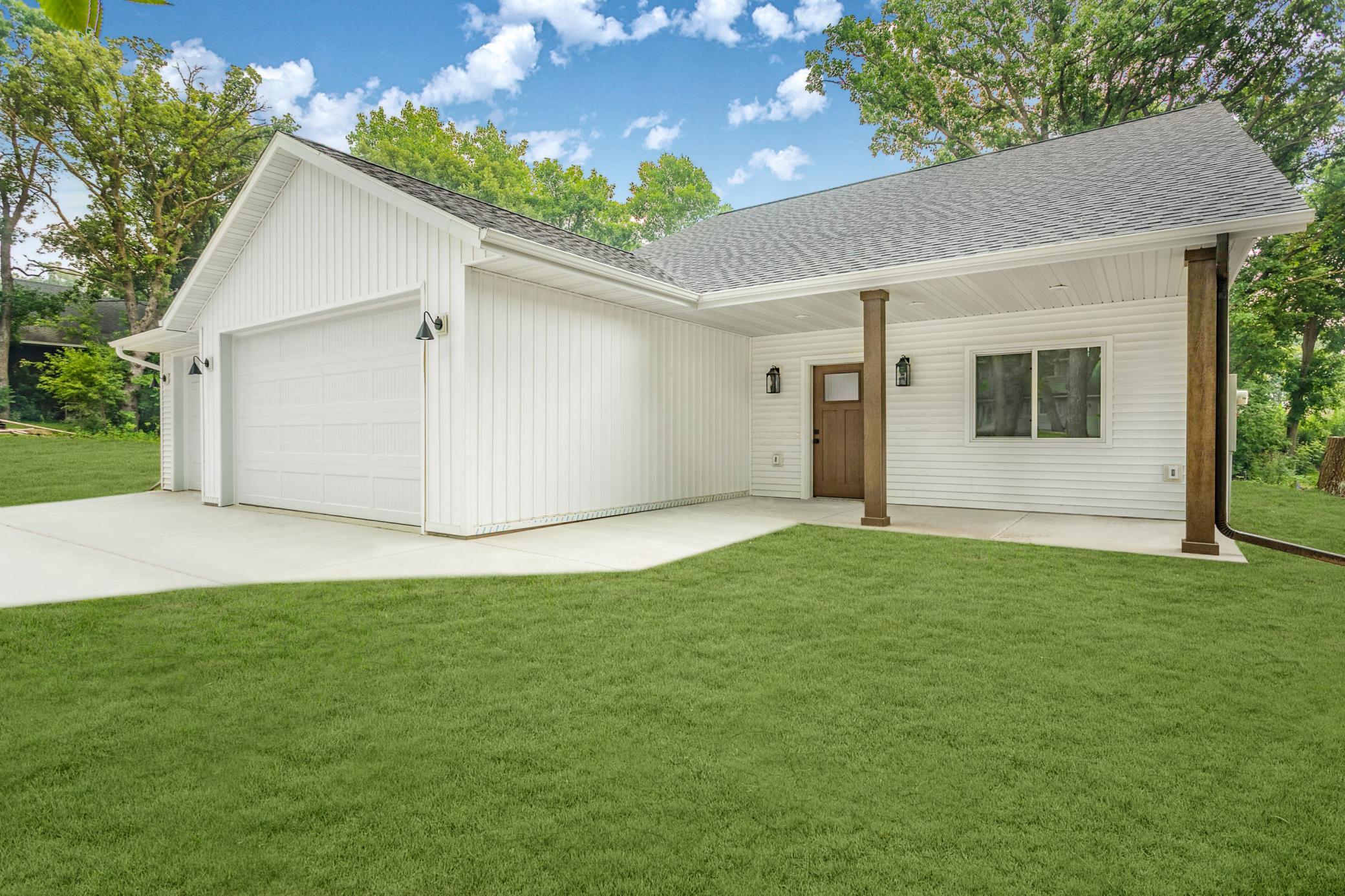 2025 single family home for sale at 1011 Nokomis Street in Alexandria, MN — 3 bed, 2 bath (photo 2 of 40)