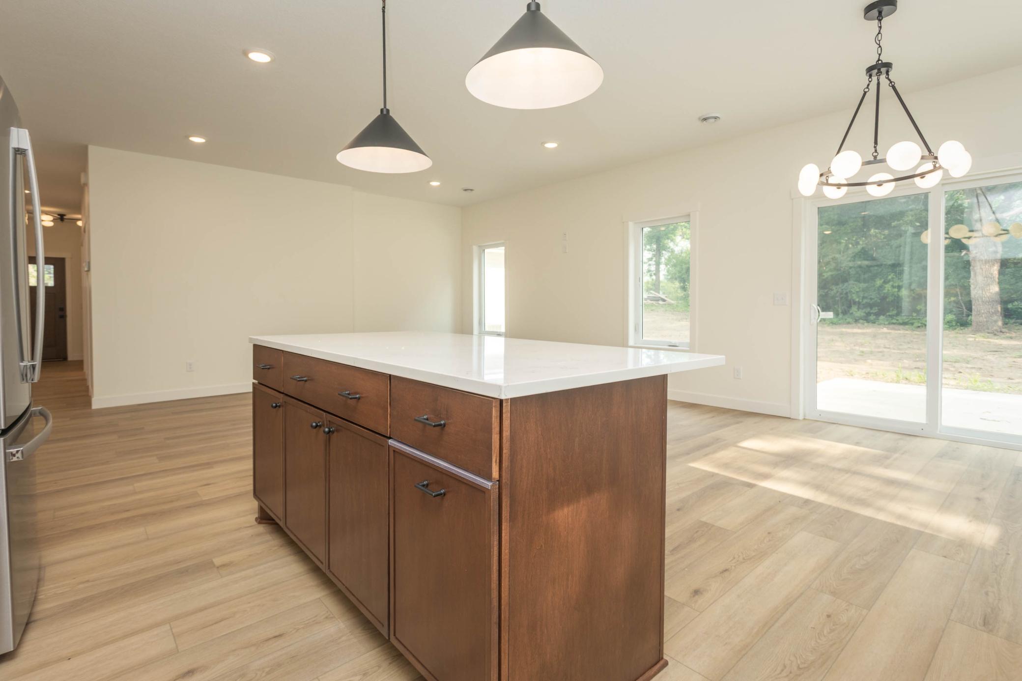 2025 single family home for sale at 1011 Nokomis Street in Alexandria, MN — 3 bed, 2 bath (photo 11 of 40)