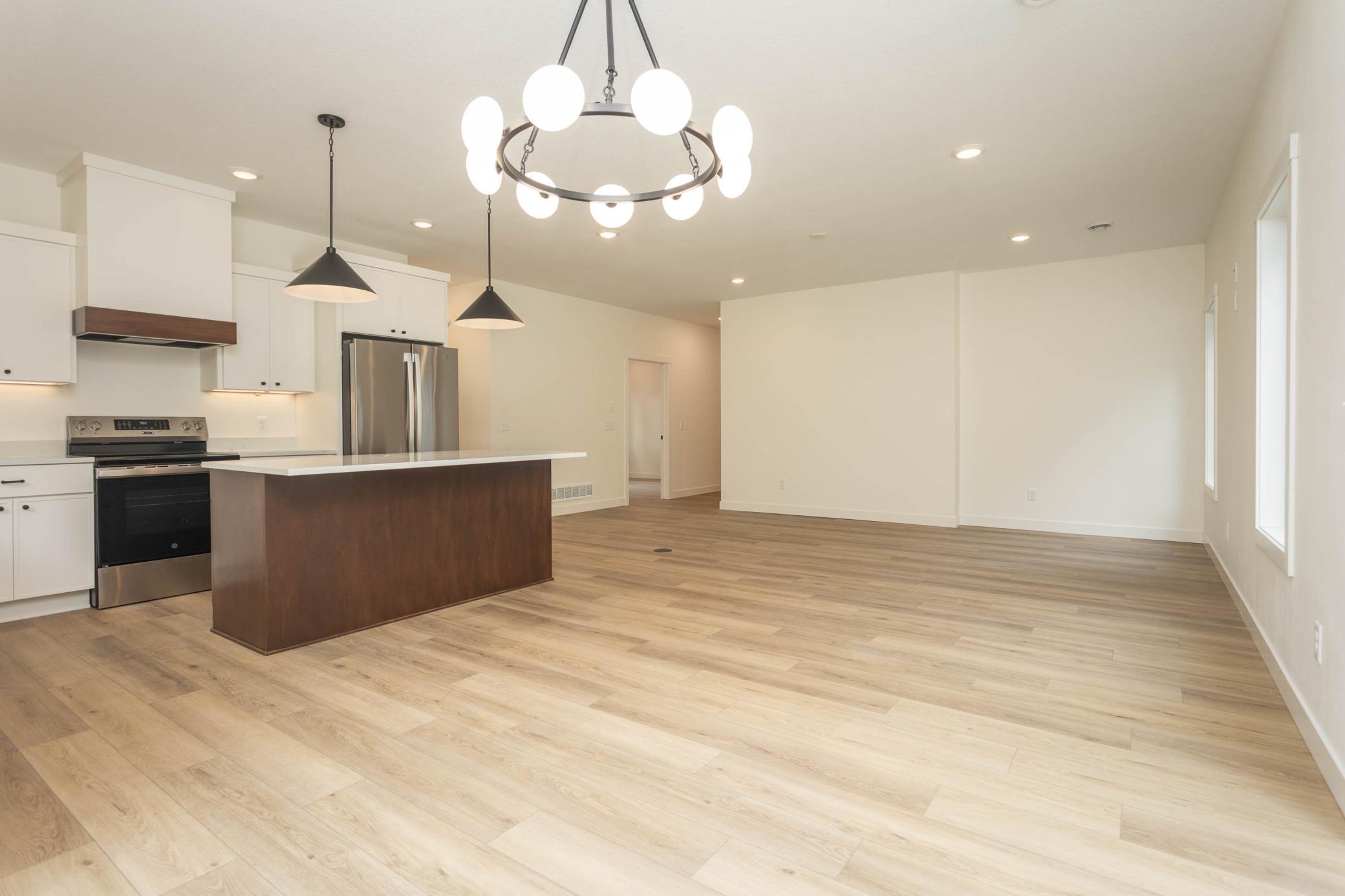 2025 single family home for sale at 1011 Nokomis Street in Alexandria, MN — 3 bed, 2 bath (photo 12 of 40)