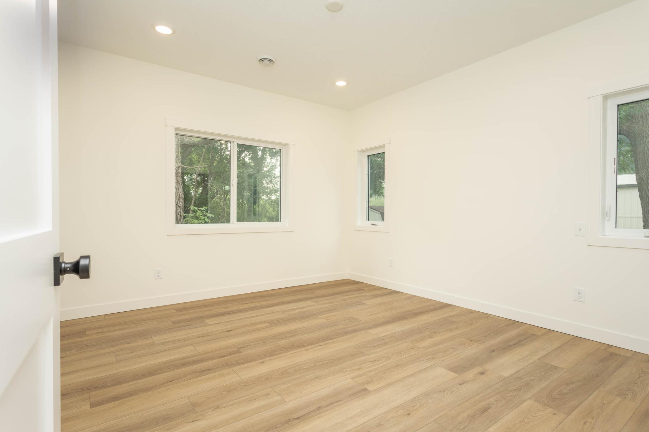 2025 single family home for sale at 1011 Nokomis Street in Alexandria, MN — 3 bed, 2 bath (photo 15 of 40)
