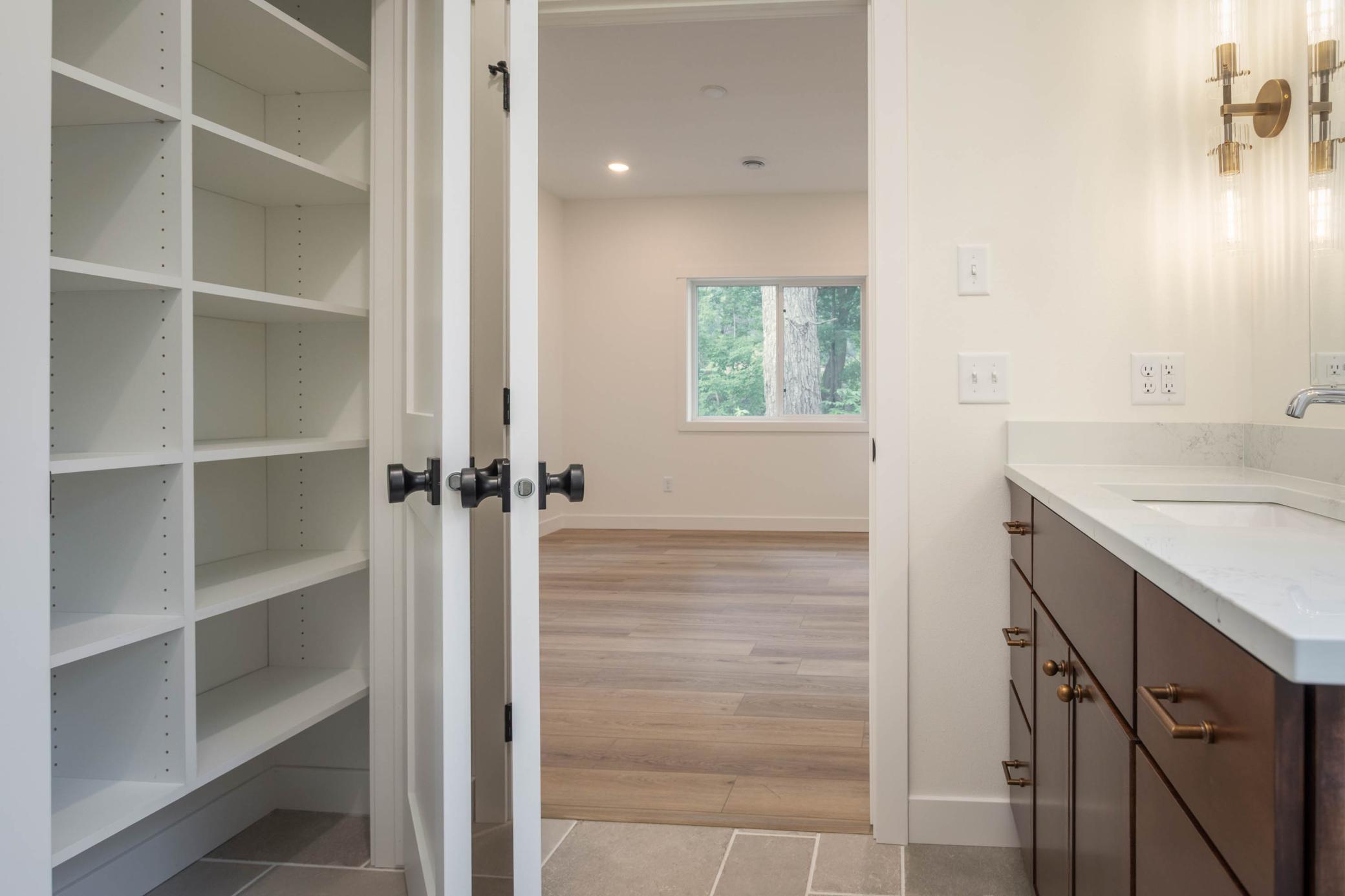 2025 single family home for sale at 1011 Nokomis Street in Alexandria, MN — 3 bed, 2 bath (photo 20 of 40)