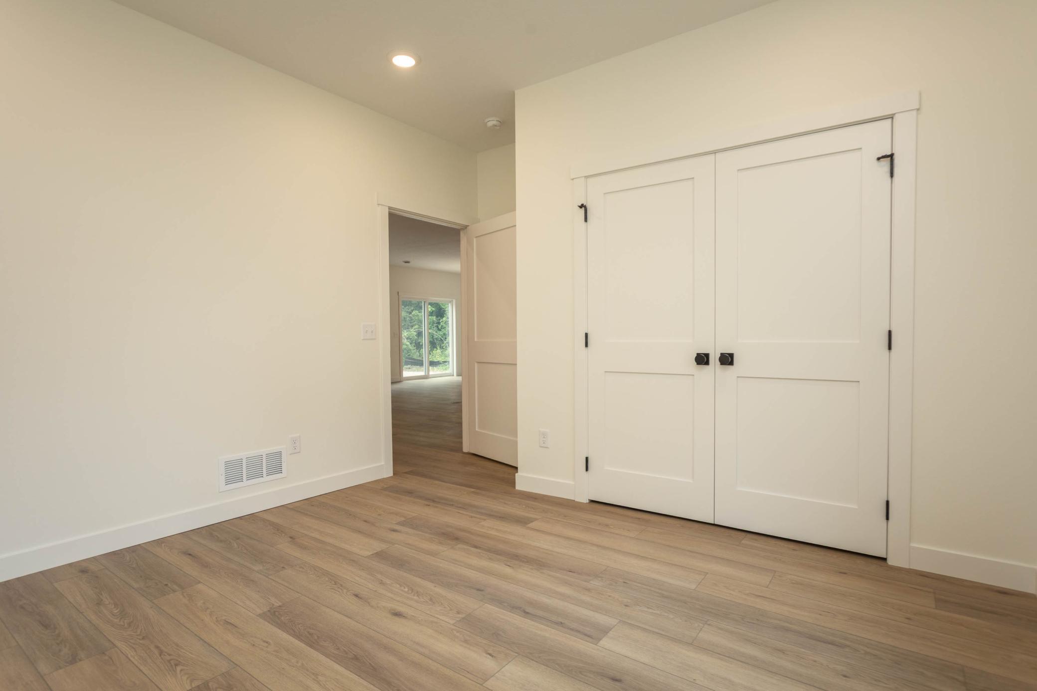 2025 single family home for sale at 1011 Nokomis Street in Alexandria, MN — 3 bed, 2 bath (photo 23 of 40)