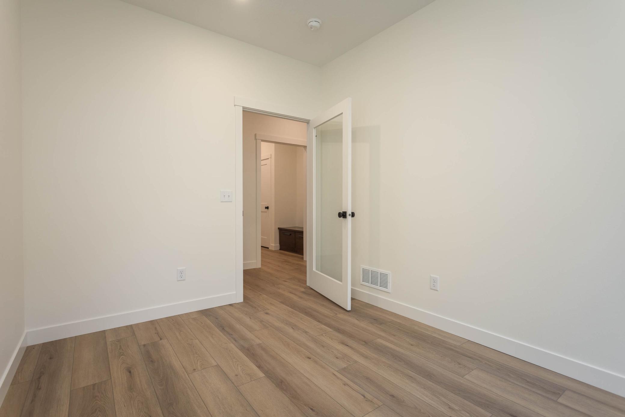 2025 single family home for sale at 1011 Nokomis Street in Alexandria, MN — 3 bed, 2 bath (photo 25 of 40)