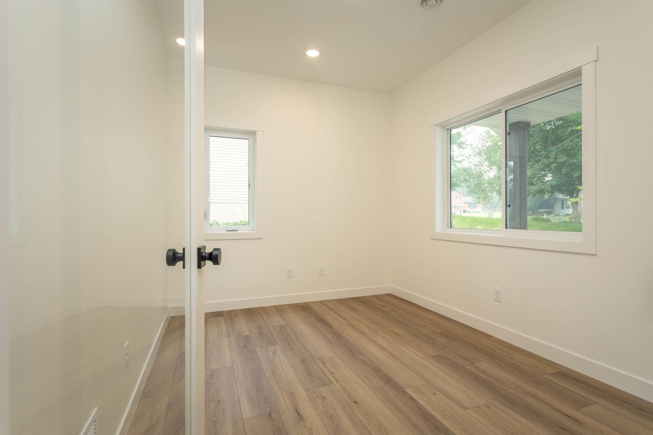 2025 single family home for sale at 1011 Nokomis Street in Alexandria, MN — 3 bed, 2 bath (photo 26 of 40)