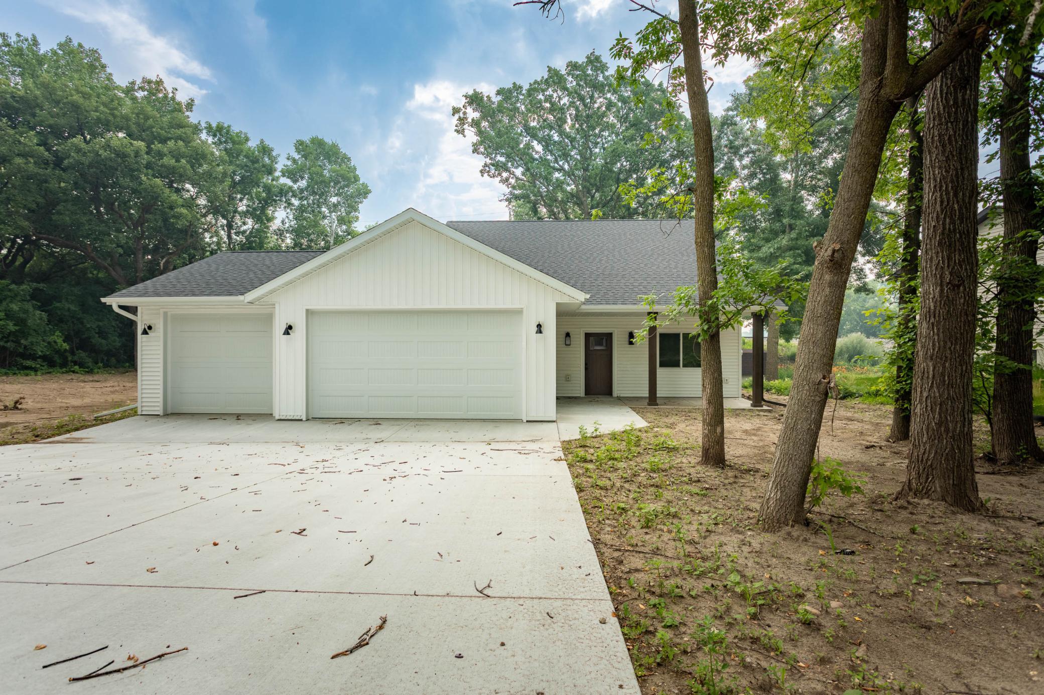 2025 single family home for sale at 1011 Nokomis Street in Alexandria, MN — 3 bed, 2 bath (photo 33 of 40)