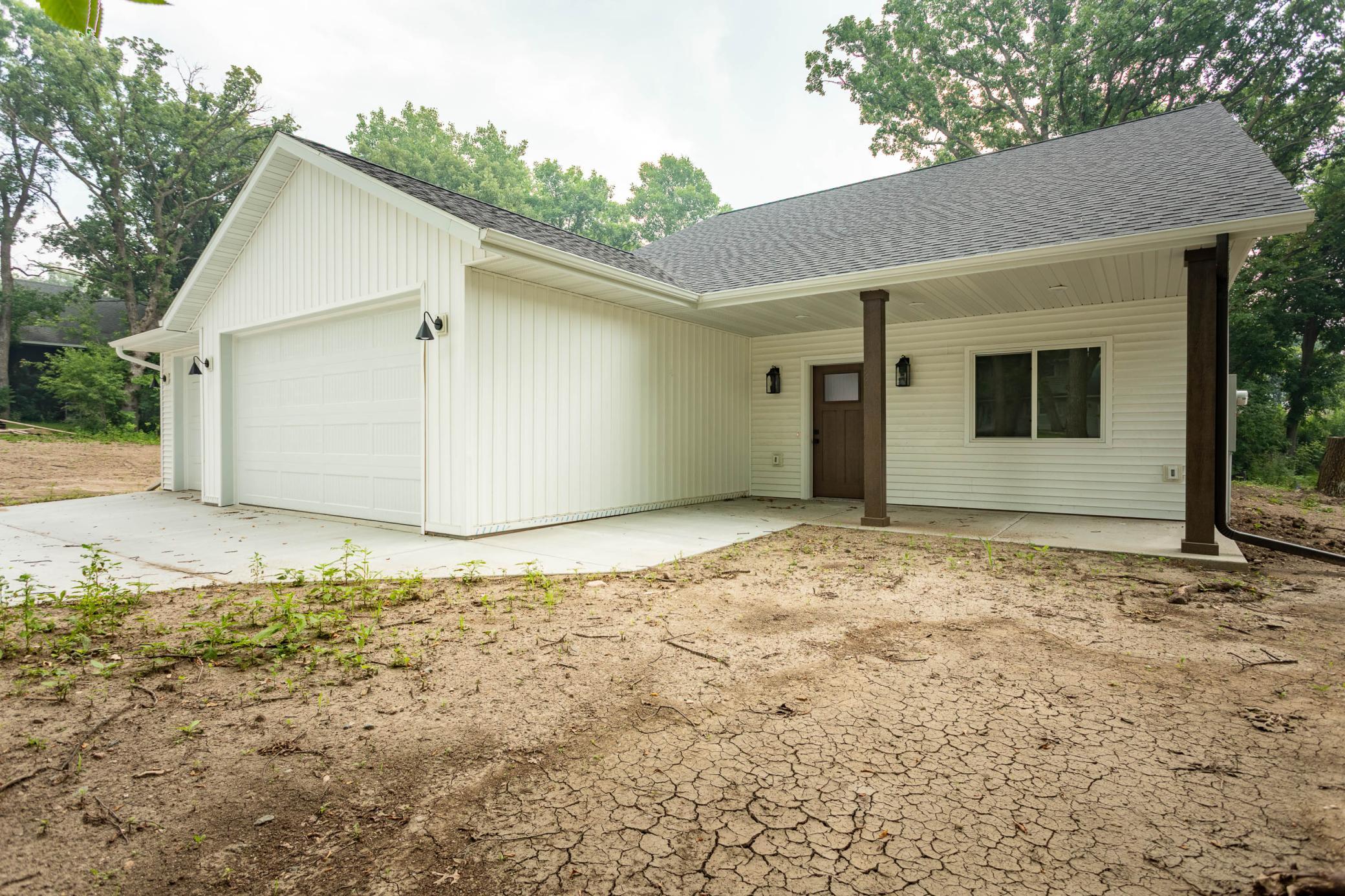 2025 single family home for sale at 1011 Nokomis Street in Alexandria, MN — 3 bed, 2 bath (photo 34 of 40)