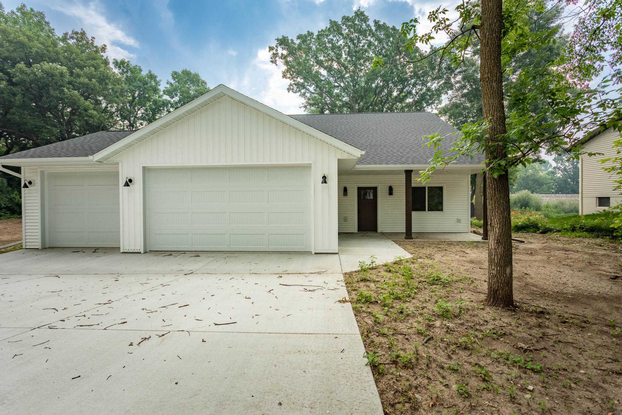 2025 single family home for sale at 1011 Nokomis Street in Alexandria, MN — 3 bed, 2 bath (photo 38 of 40)