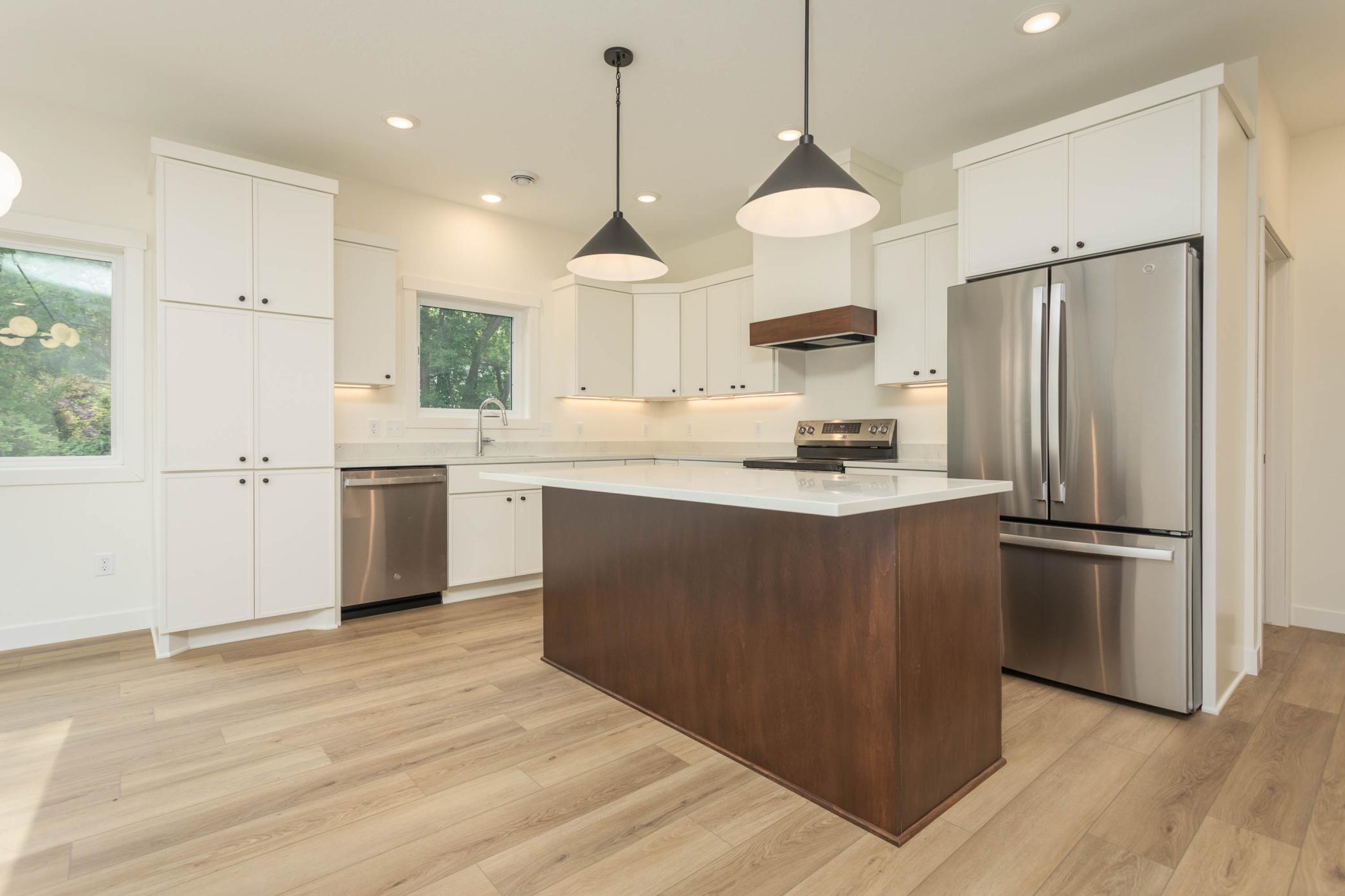2025 single family home for sale at 1011 Nokomis Street in Alexandria, MN — 3 bed, 2 bath (photo 5 of 40)
