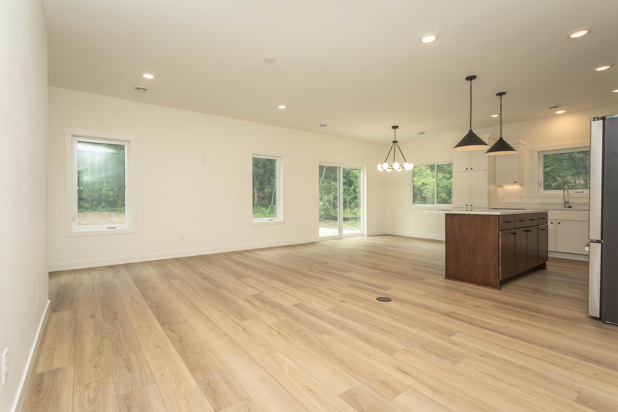 2025 single family home for sale at 1011 Nokomis Street in Alexandria, MN — 3 bed, 2 bath (photo 6 of 40)