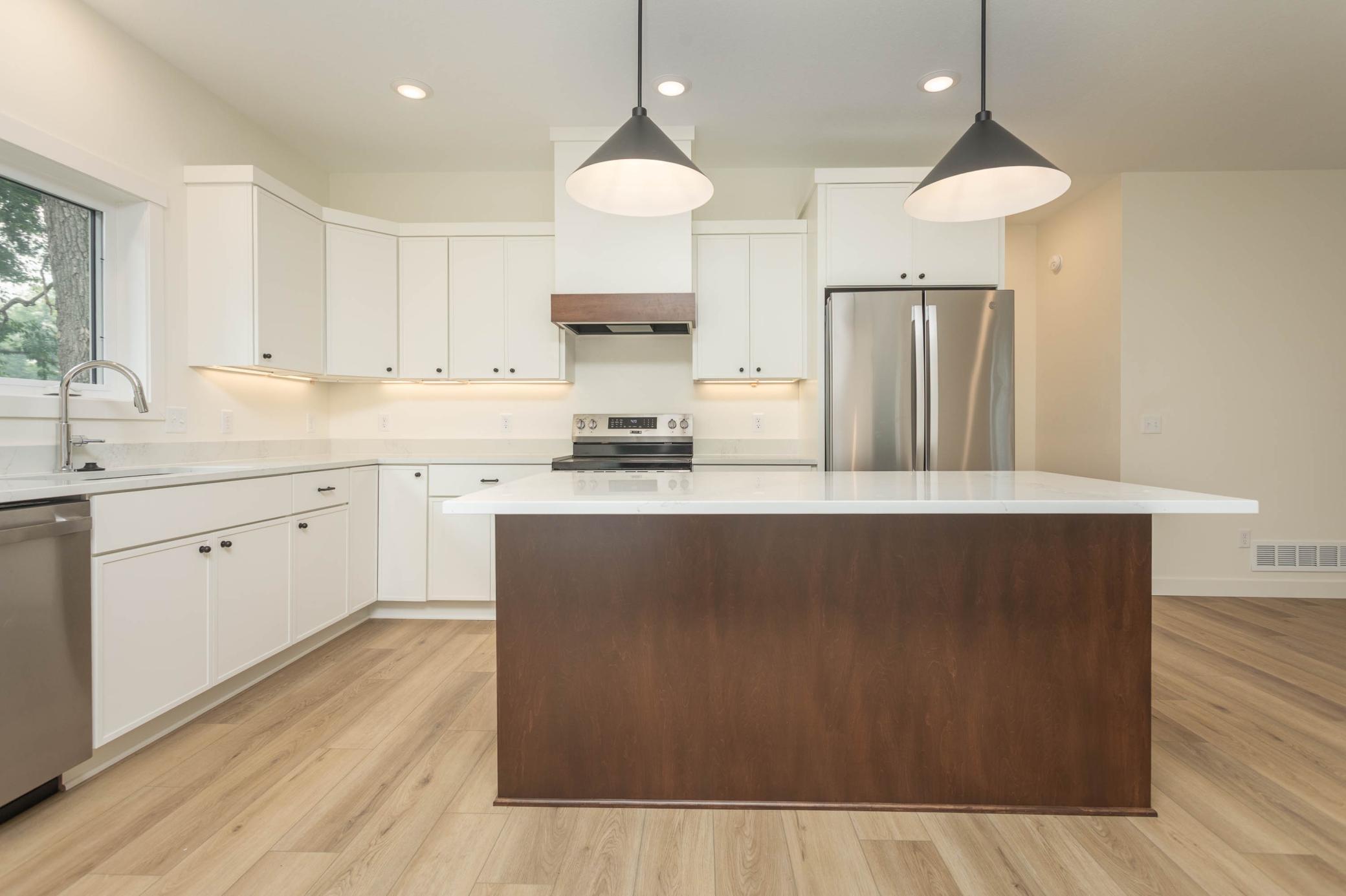 2025 single family home for sale at 1011 Nokomis Street in Alexandria, MN — 3 bed, 2 bath (photo 8 of 40)
