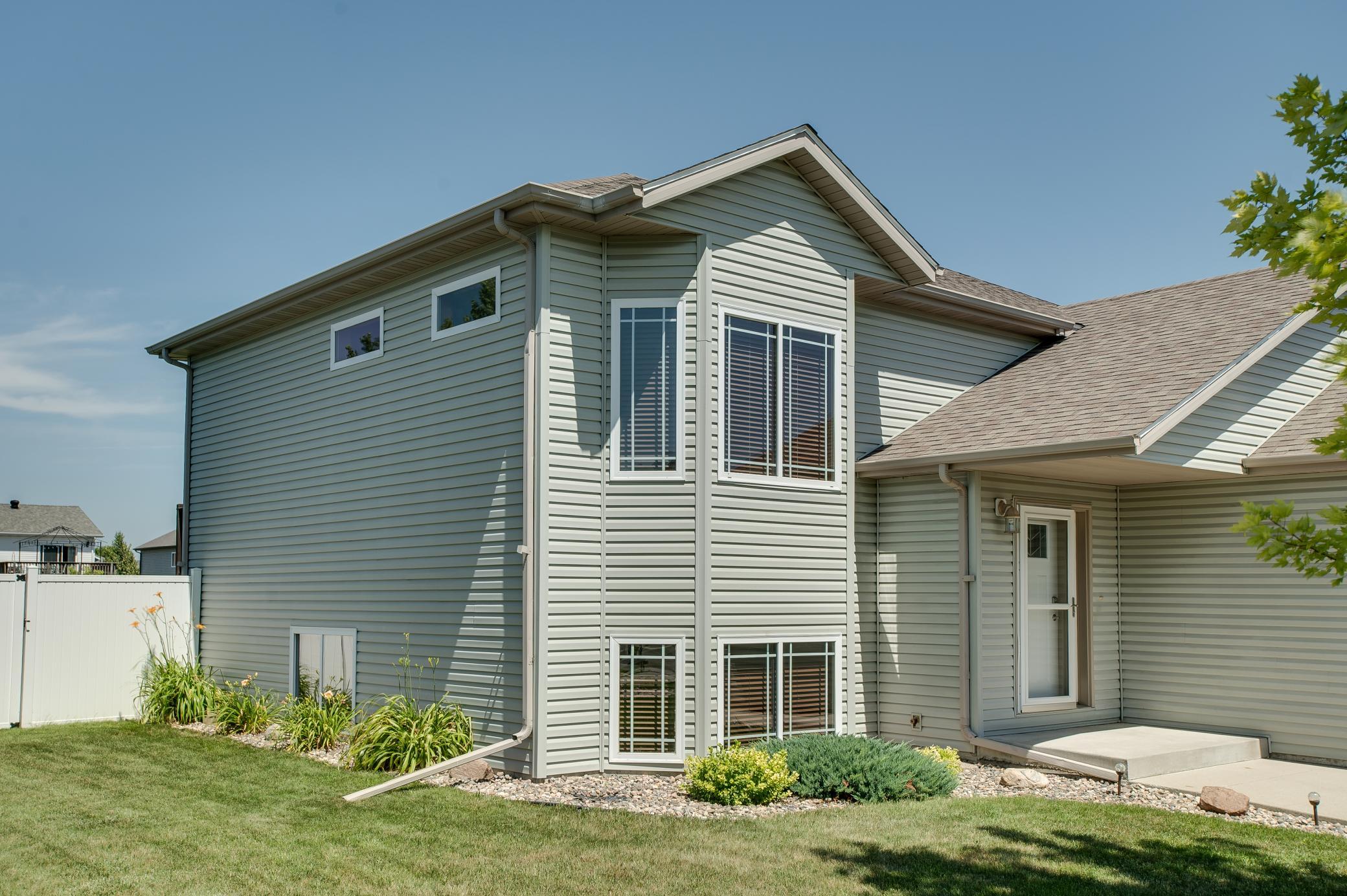 1254 39th Avenue S, Moorhead MN 56560 - Photo 2 of 46