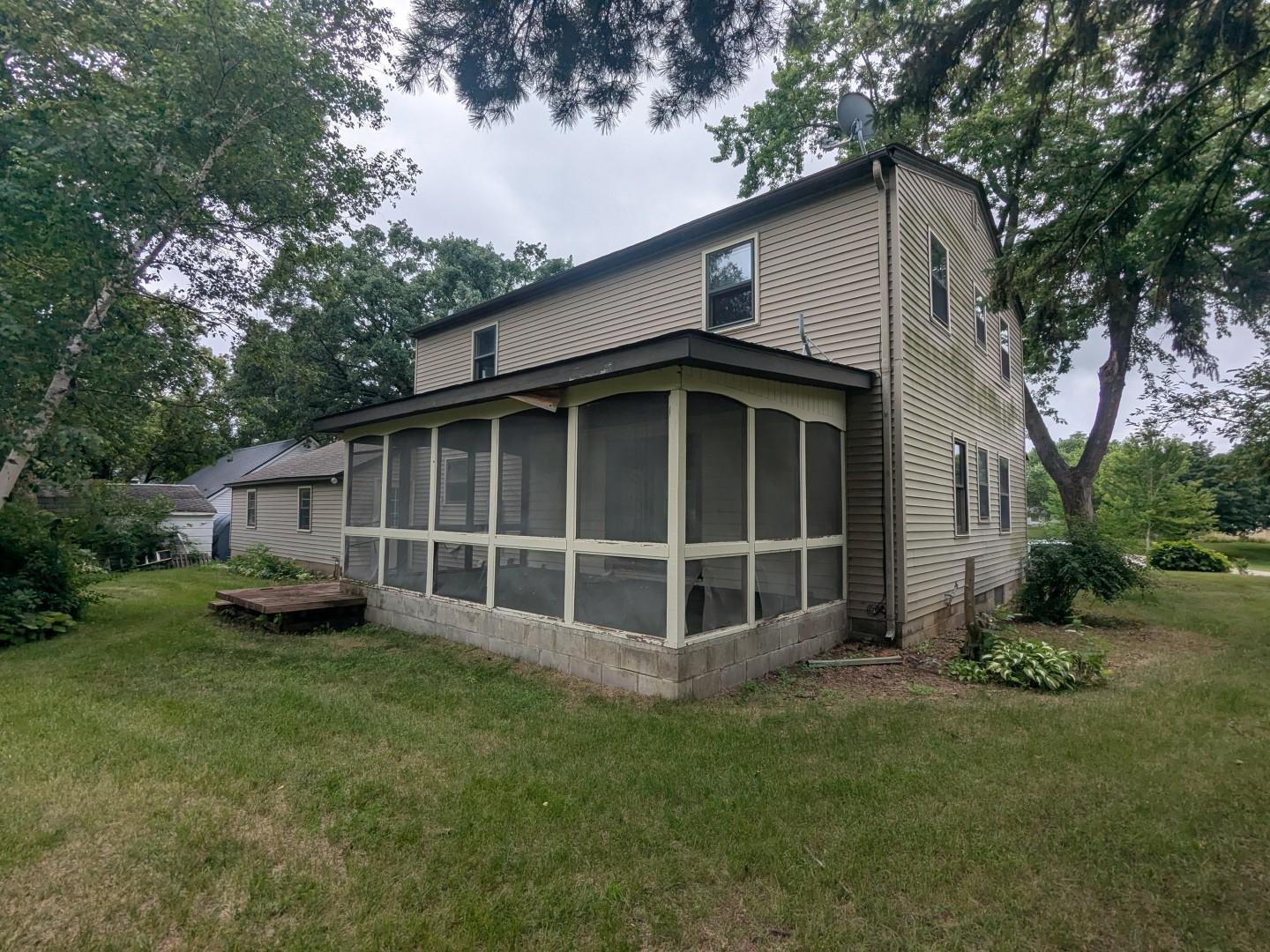 1952 single family home for sale at 128 Knut Street in Alexandria, MN — 5 bed, 2 bath (photo 2 of 15)