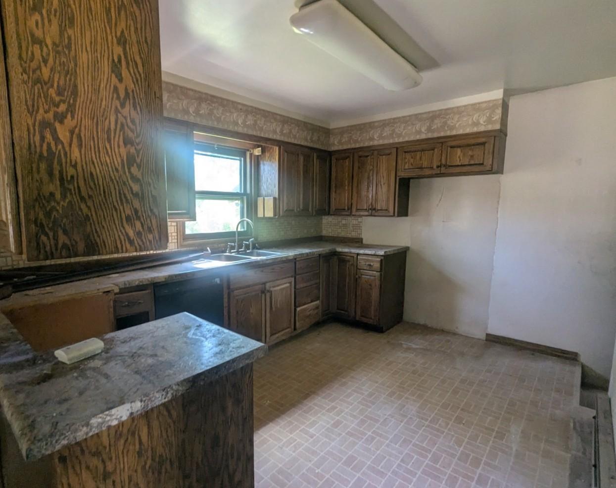 1952 single family home for sale at 128 Knut Street in Alexandria, MN — 5 bed, 2 bath (photo 4 of 15)