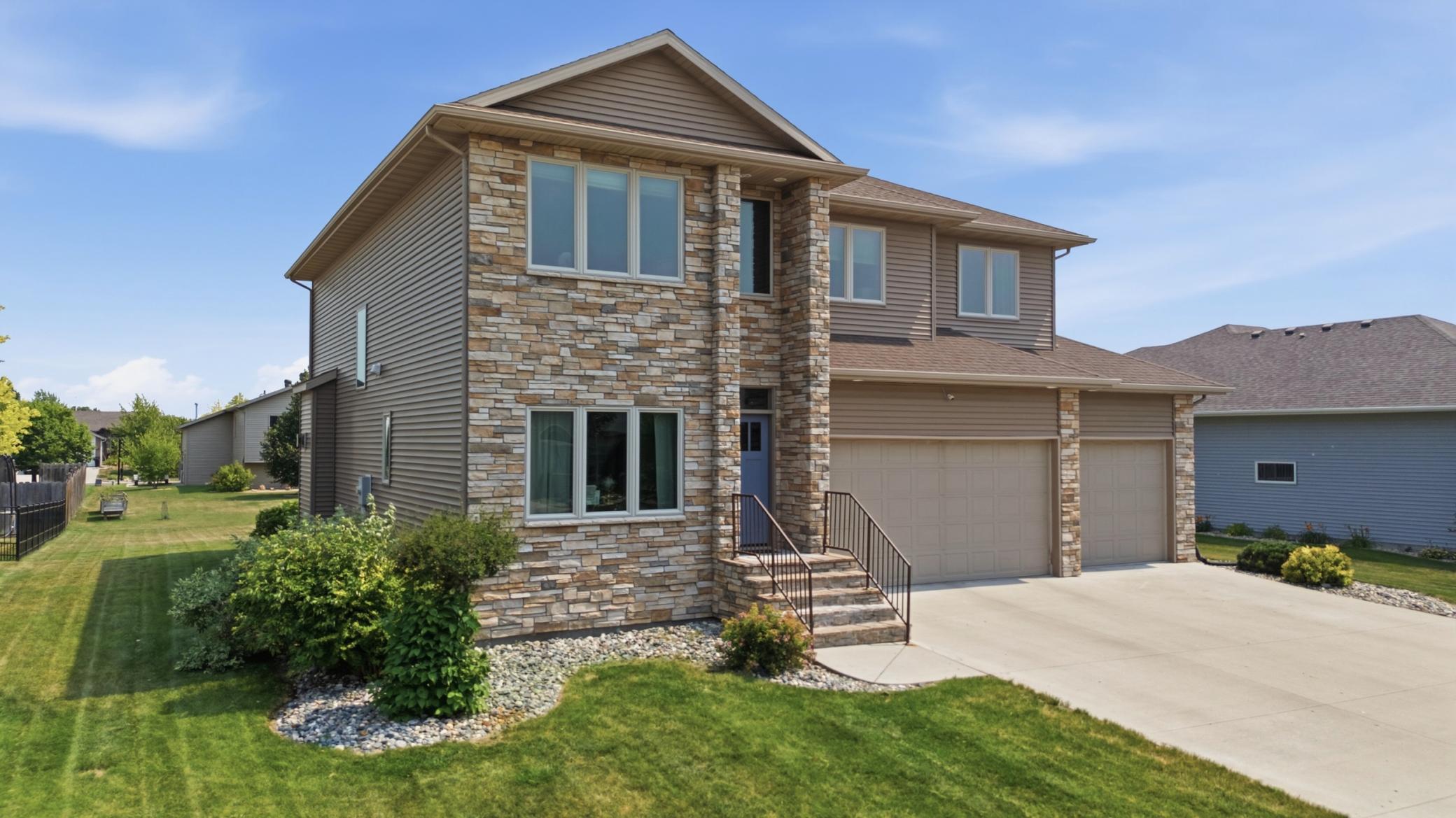 6282 Martens Way S, Fargo ND 58104 - Photo 2 of 41