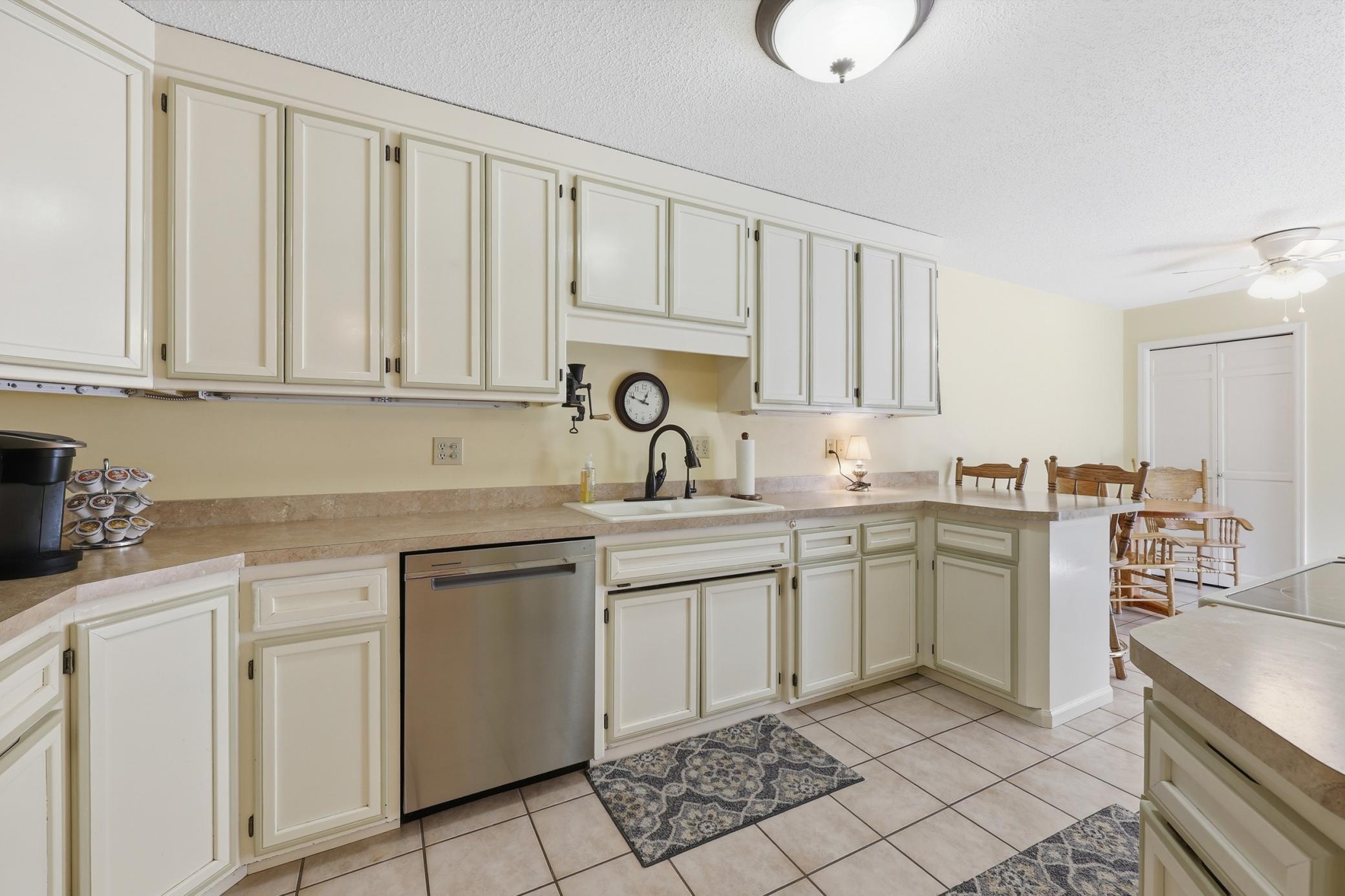 3333 W Prairiewood Drive S, Fargo ND 58103 - Photo 6 of 39