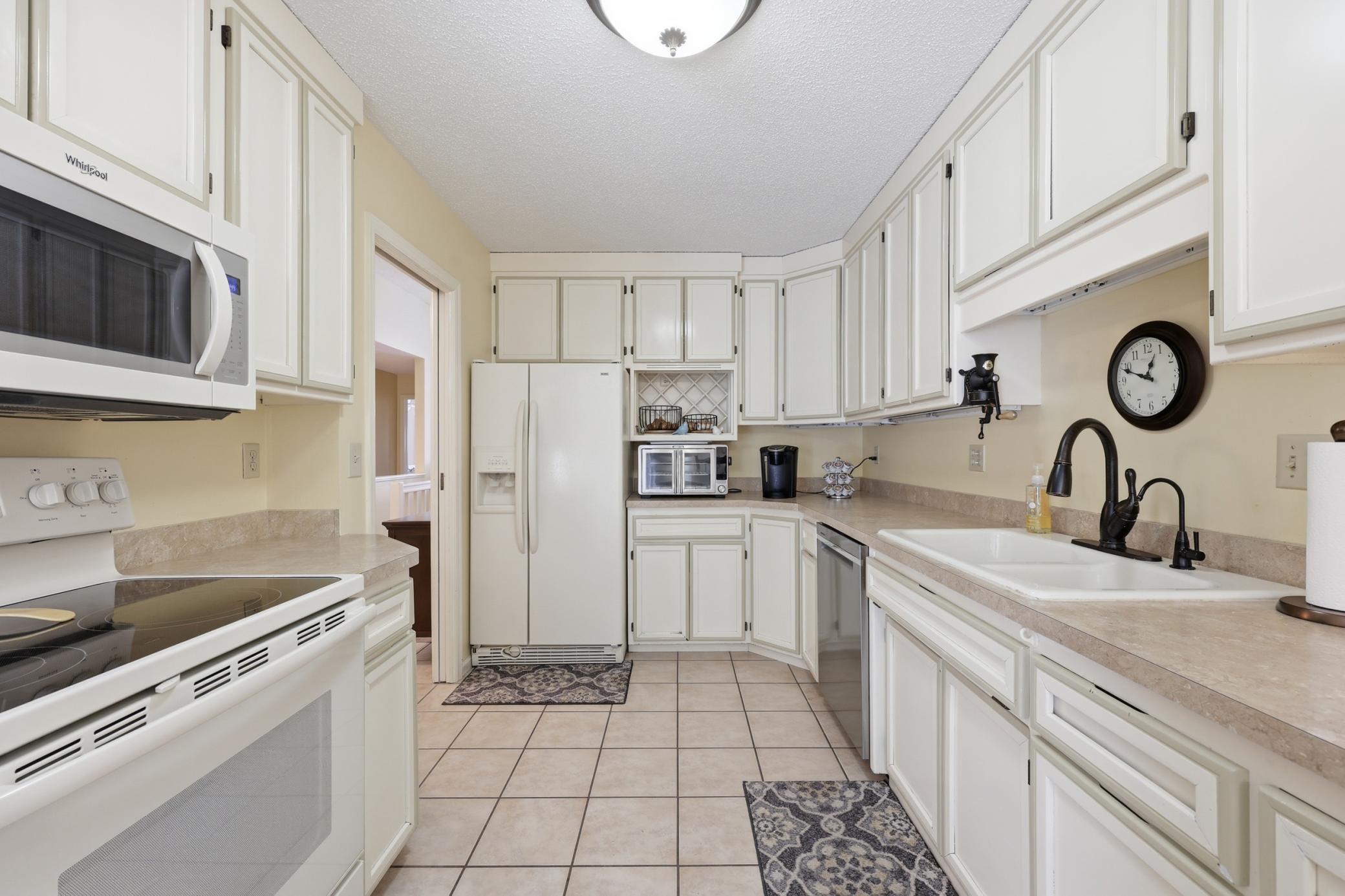 3333 W Prairiewood Drive S, Fargo ND 58103 - Photo 7 of 39
