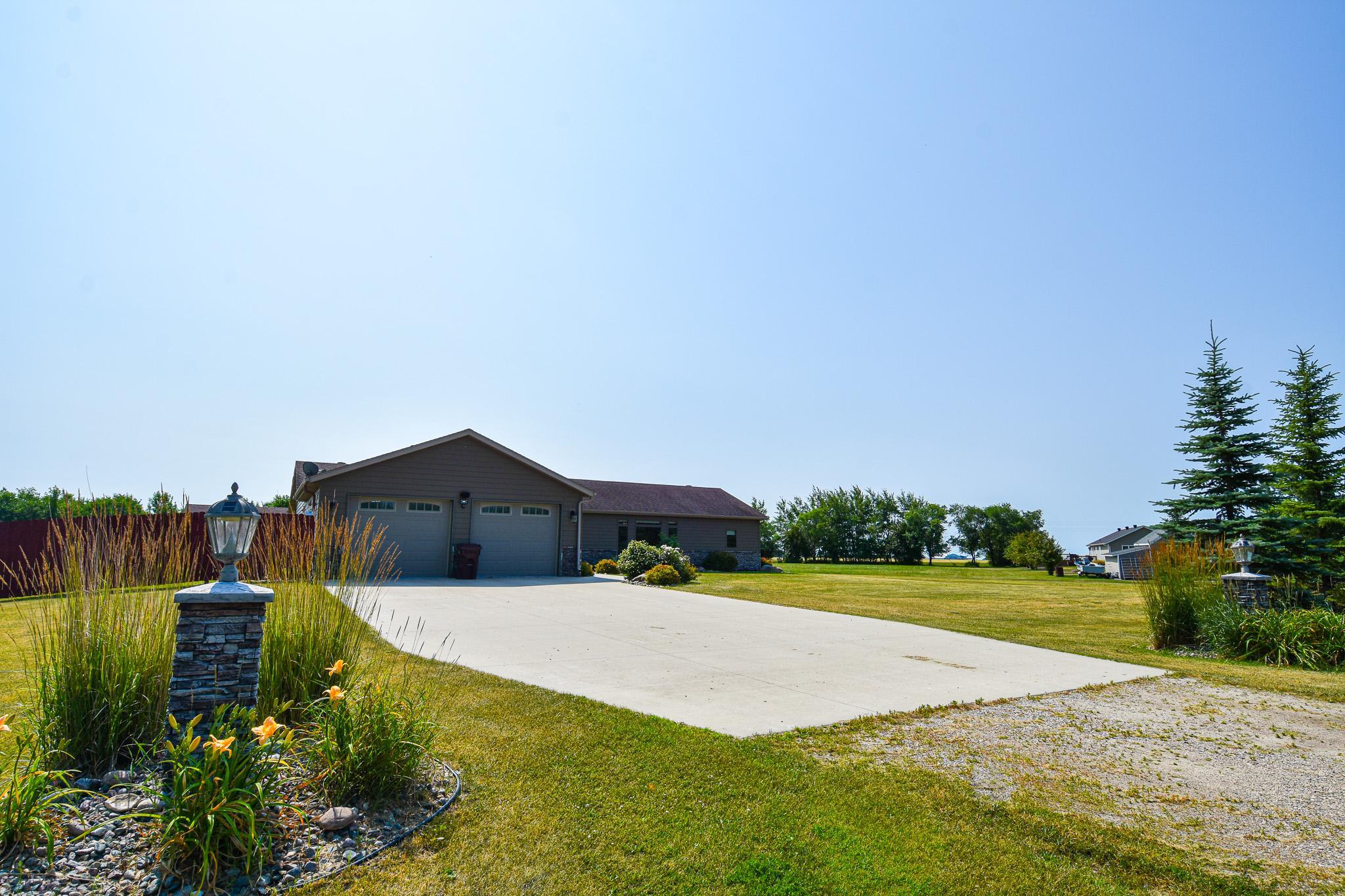 2004 single family home for sale at 14594 138th Avenue NE in Thief River Falls, MN — 4 bed, 2 bath (photo 3 of 76)
