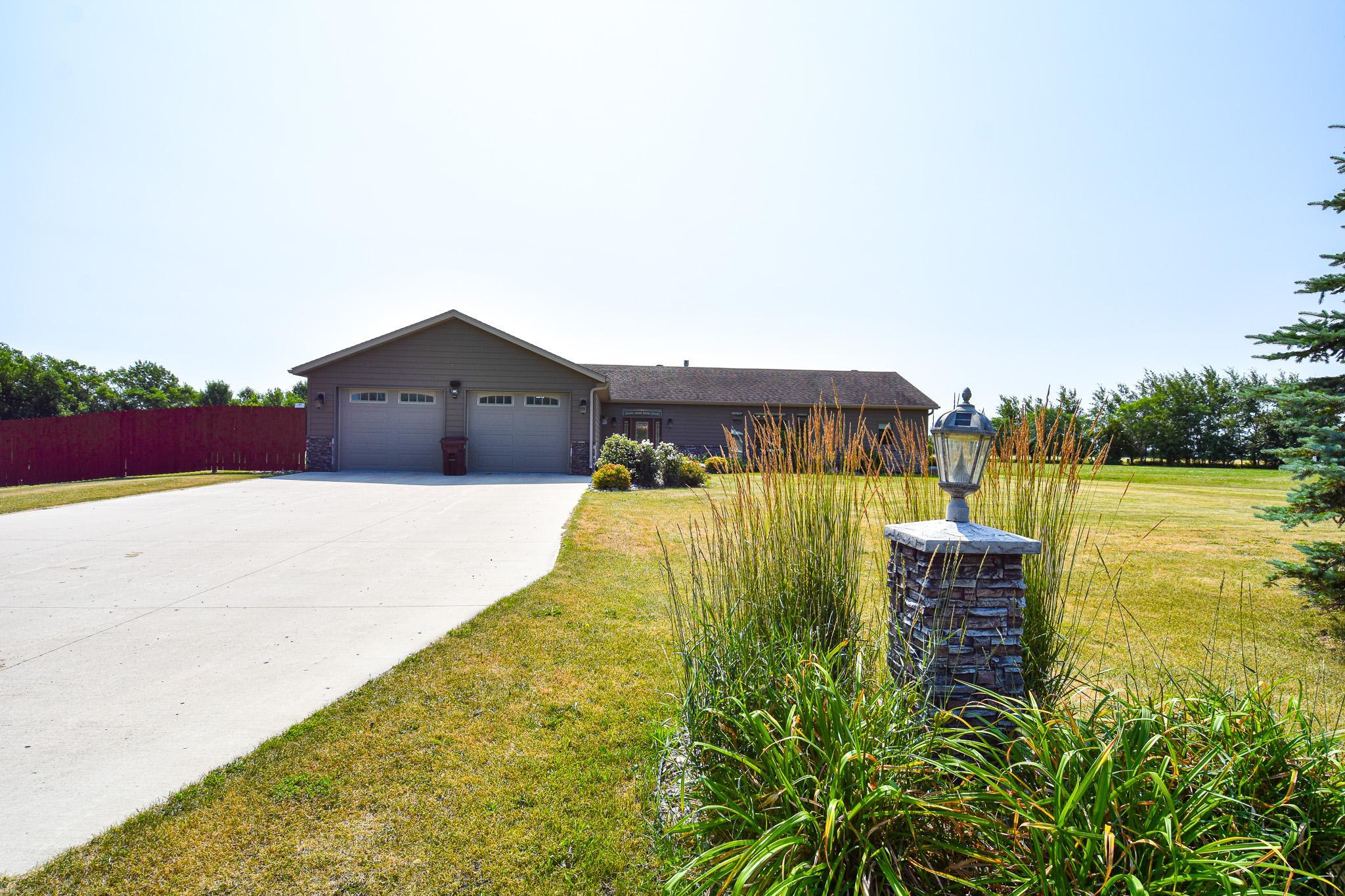 2004 single family home for sale at 14594 138th Avenue NE in Thief River Falls, MN — 4 bed, 2 bath (photo 4 of 76)