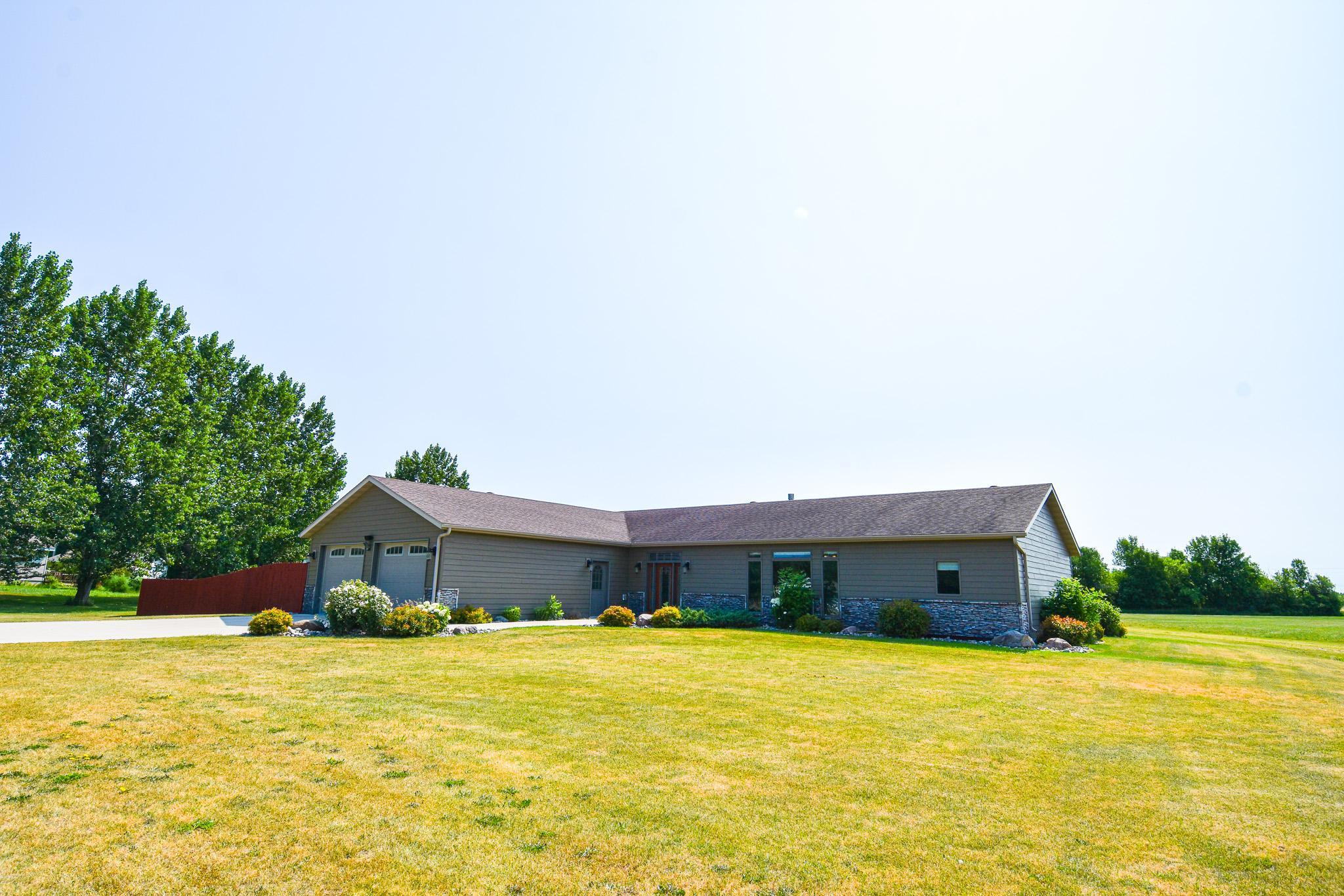 2004 single family home for sale at 14594 138th Avenue NE in Thief River Falls, MN — 4 bed, 2 bath (photo 5 of 76)