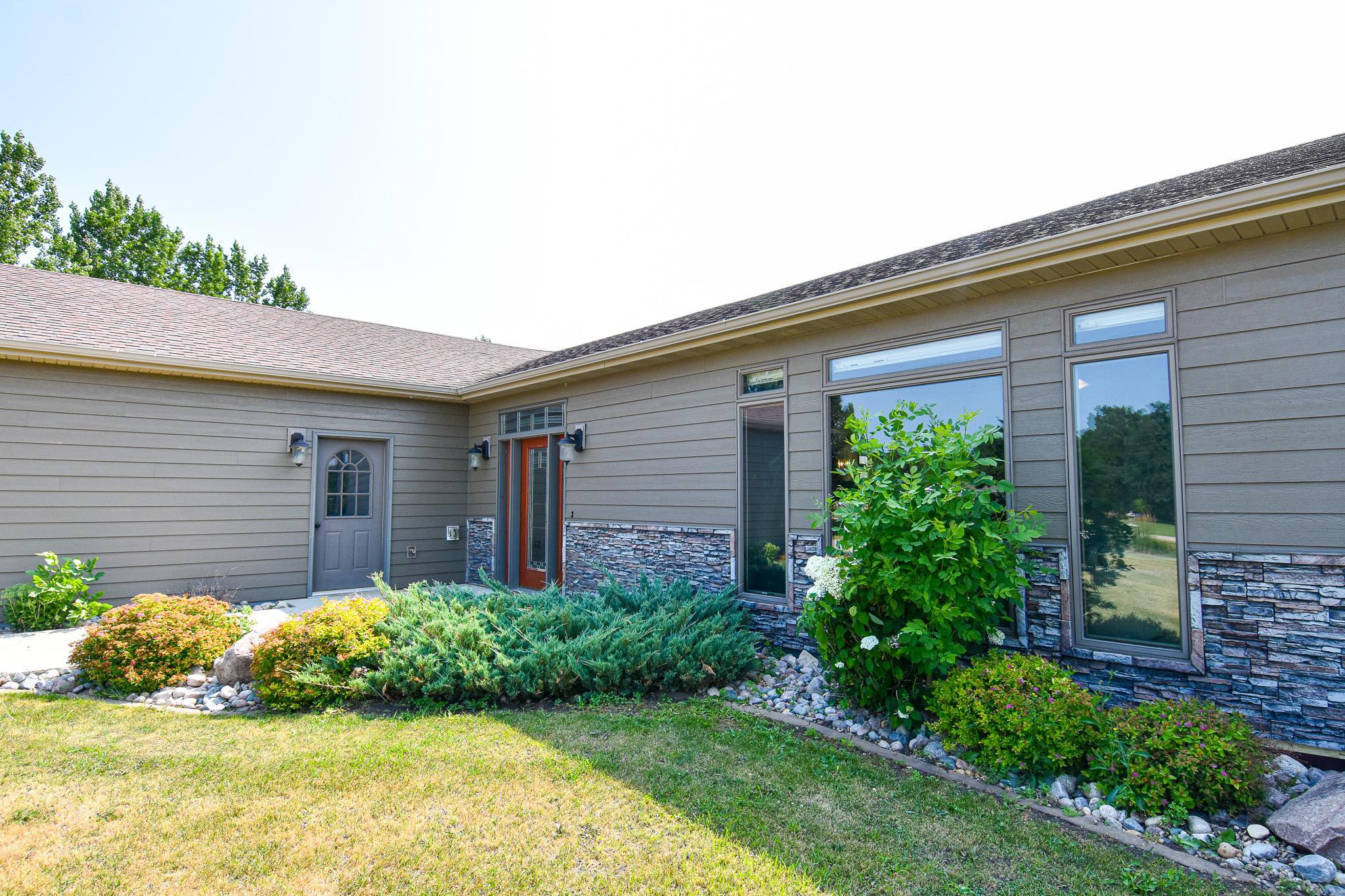 2004 single family home for sale at 14594 138th Avenue NE in Thief River Falls, MN — 4 bed, 2 bath (photo 7 of 76)