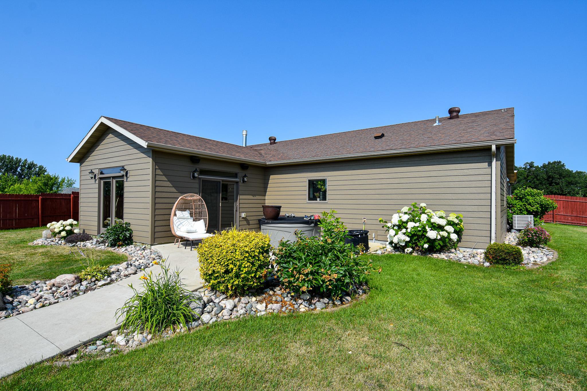 2004 single family home for sale at 14594 138th Avenue NE in Thief River Falls, MN — 4 bed, 2 bath (photo 66 of 76)