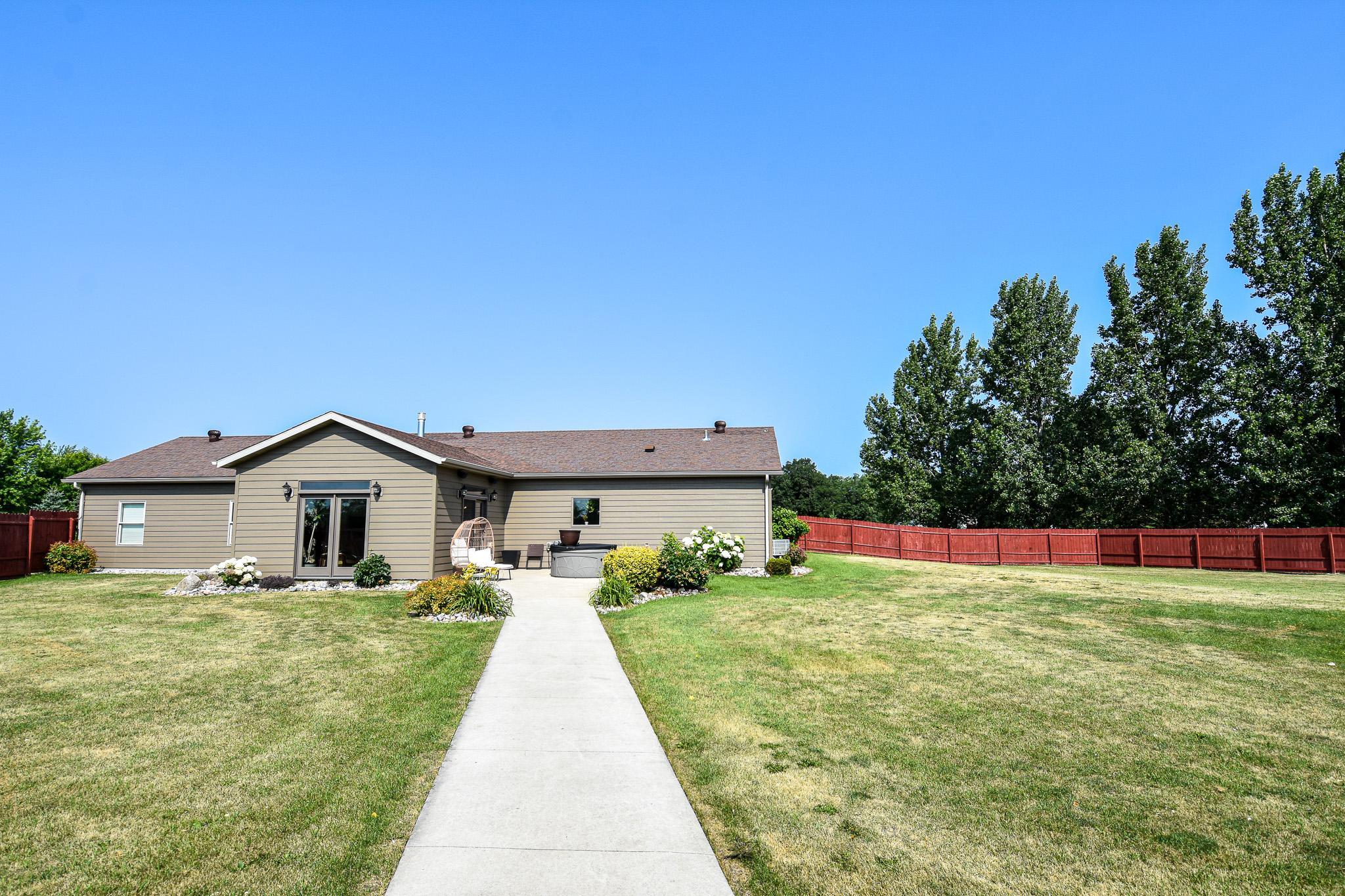 2004 single family home for sale at 14594 138th Avenue NE in Thief River Falls, MN — 4 bed, 2 bath (photo 73 of 76)