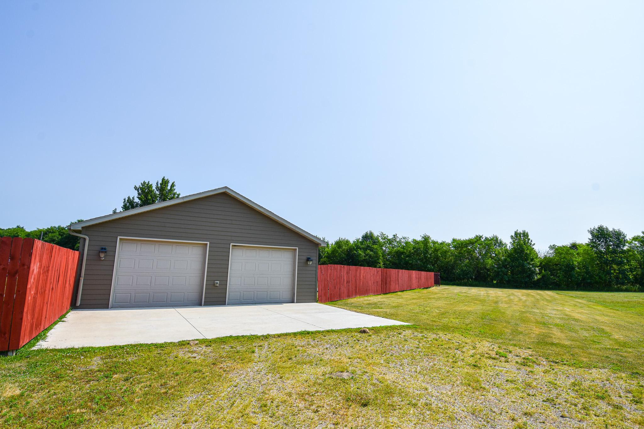 2004 single family home for sale at 14594 138th Avenue NE in Thief River Falls, MN — 4 bed, 2 bath (photo 75 of 76)