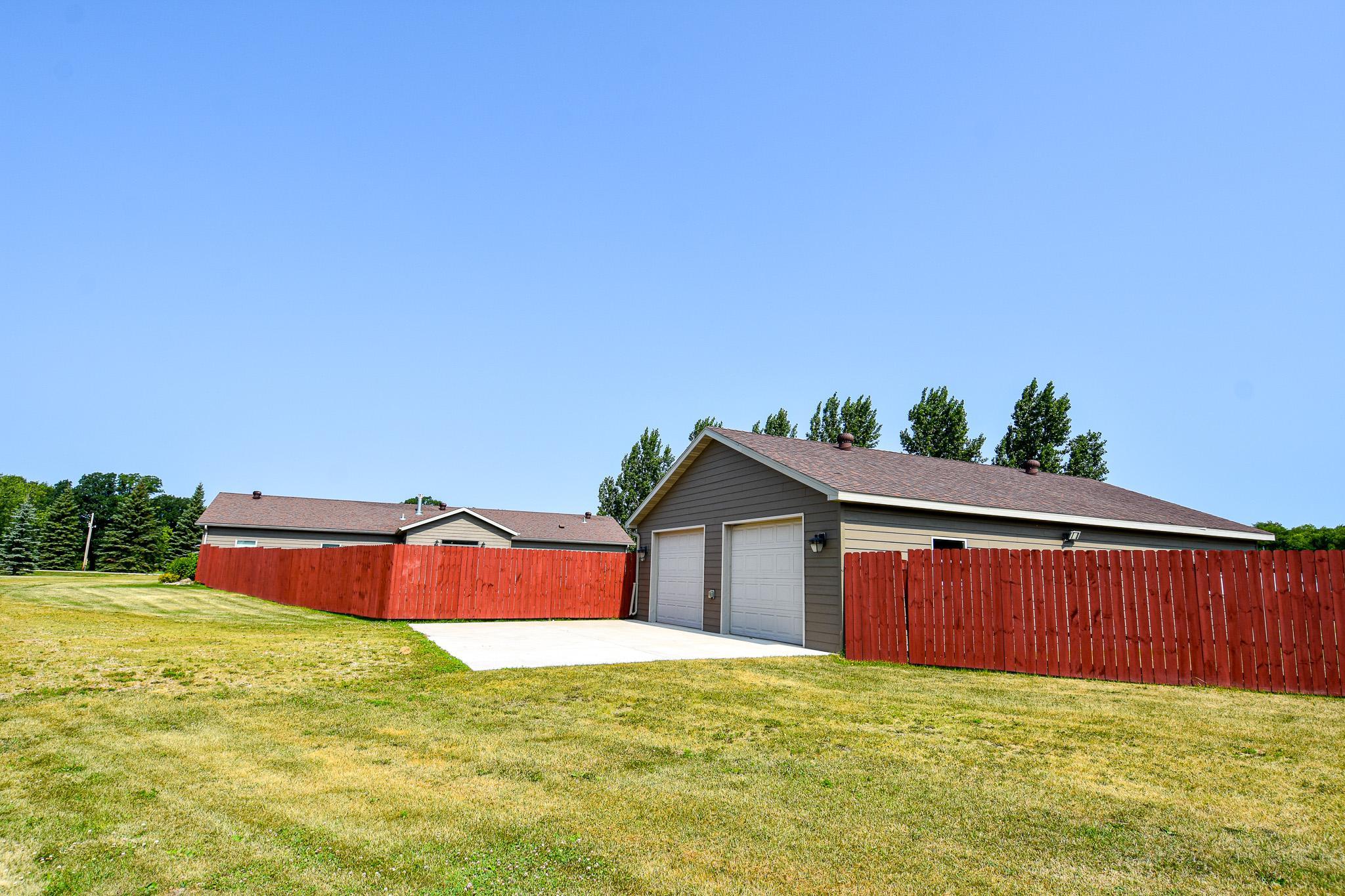 2004 single family home for sale at 14594 138th Avenue NE in Thief River Falls, MN — 4 bed, 2 bath (photo 76 of 76)