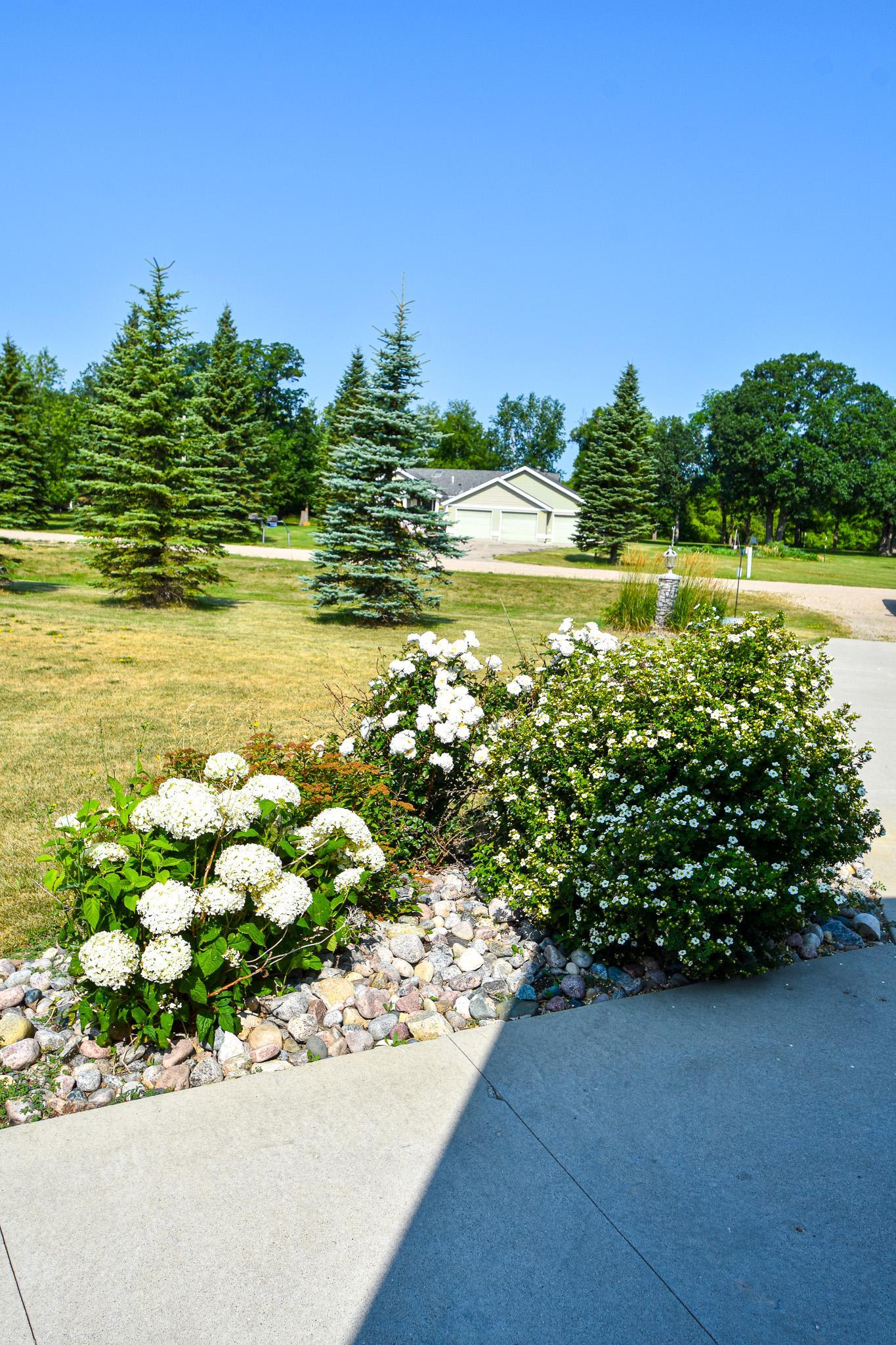 2004 single family home for sale at 14594 138th Avenue NE in Thief River Falls, MN — 4 bed, 2 bath (photo 9 of 76)