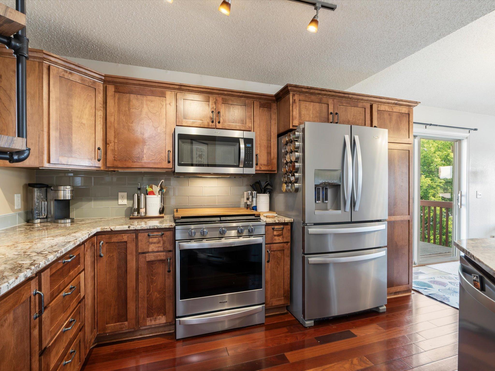 2003 twin home for sale at 1708 13th Avenue NE in Brainerd, MN — 3 bed, 3 bath (photo 3 of 39)