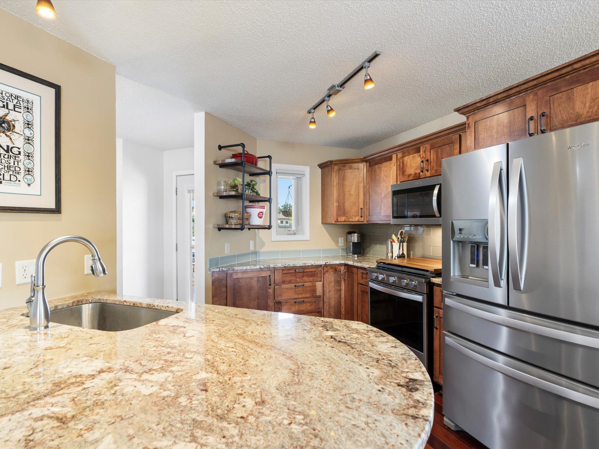 2003 twin home for sale at 1708 13th Avenue NE in Brainerd, MN — 3 bed, 3 bath (photo 5 of 39)