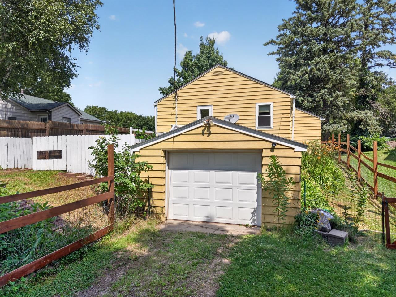 319 W Douglas Avenue, Fergus Falls MN 56537 - Photo 27 of 43