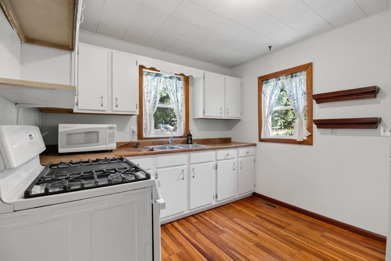 319 W Douglas Avenue, Fergus Falls MN 56537 - Photo 6 of 43