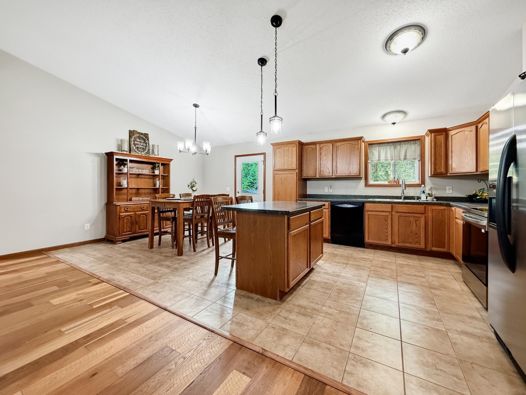 2007 single family home for sale at 4437 Scotchpine Court NW in Bemidji, MN — 4 bed, 2 bath (photo 2 of 33)