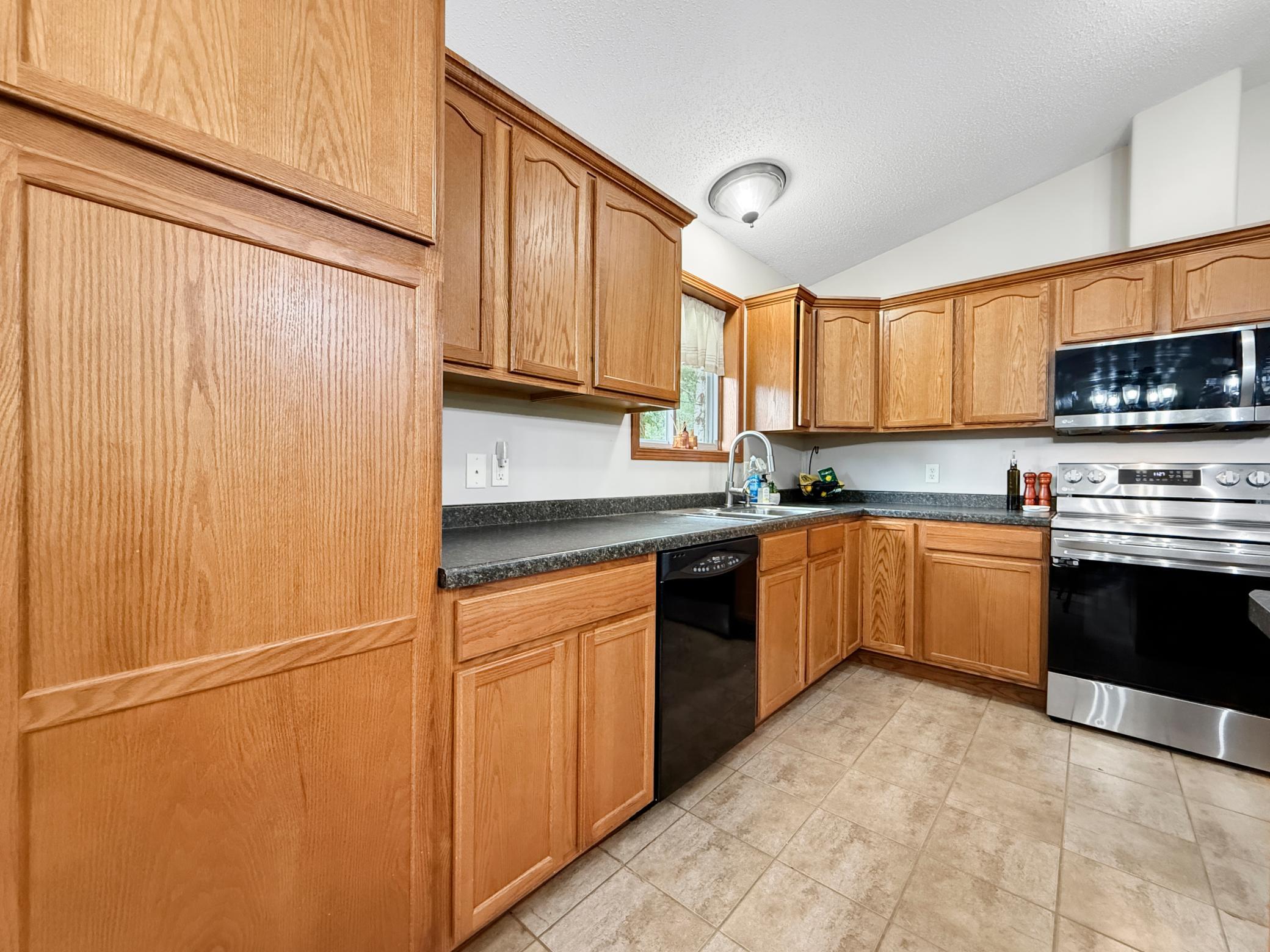2007 single family home for sale at 4437 Scotchpine Court NW in Bemidji, MN — 4 bed, 2 bath (photo 4 of 33)