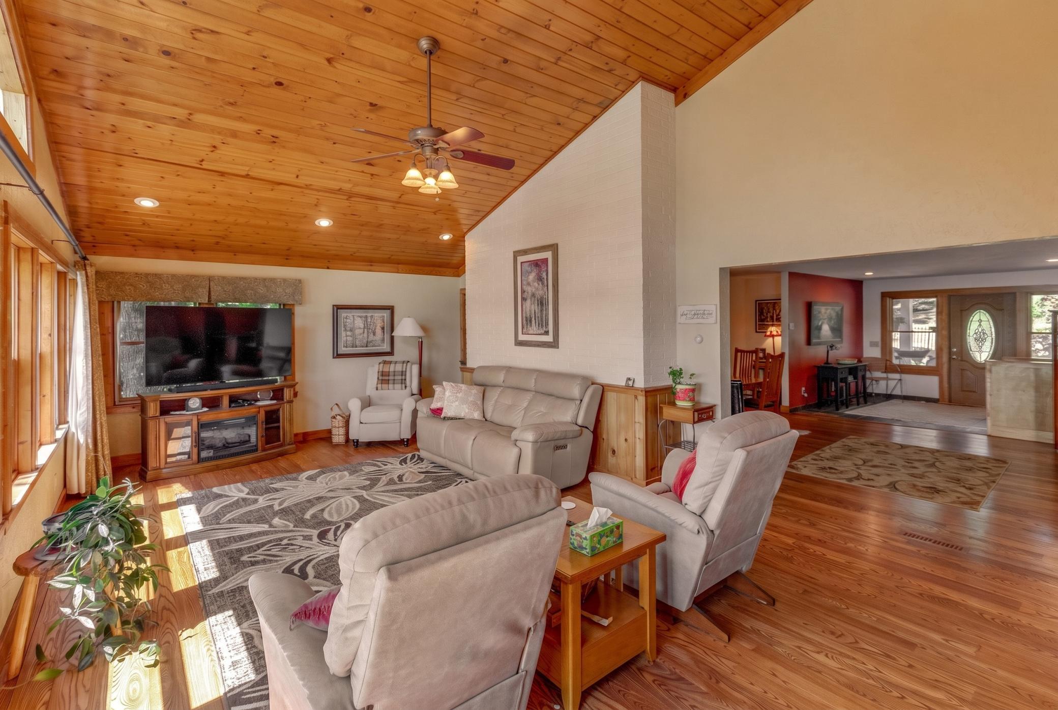 1960 single family home for sale at 25224 County 25 in Akeley, MN — 5 bed, 2 bath (photo 6 of 48)