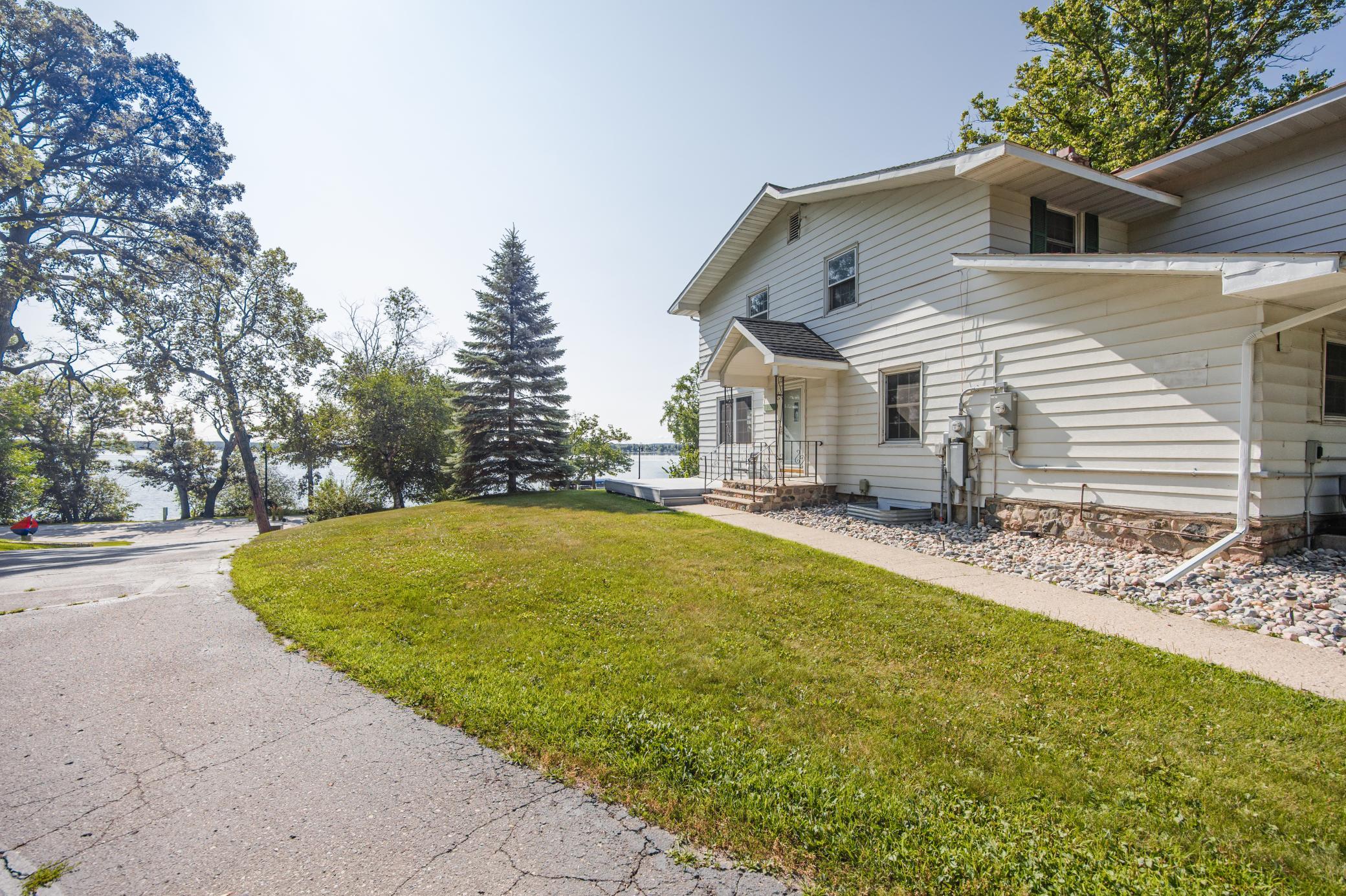 1104 W Lake Drive, Detroit Lakes MN 56501 - Photo 2 of 55