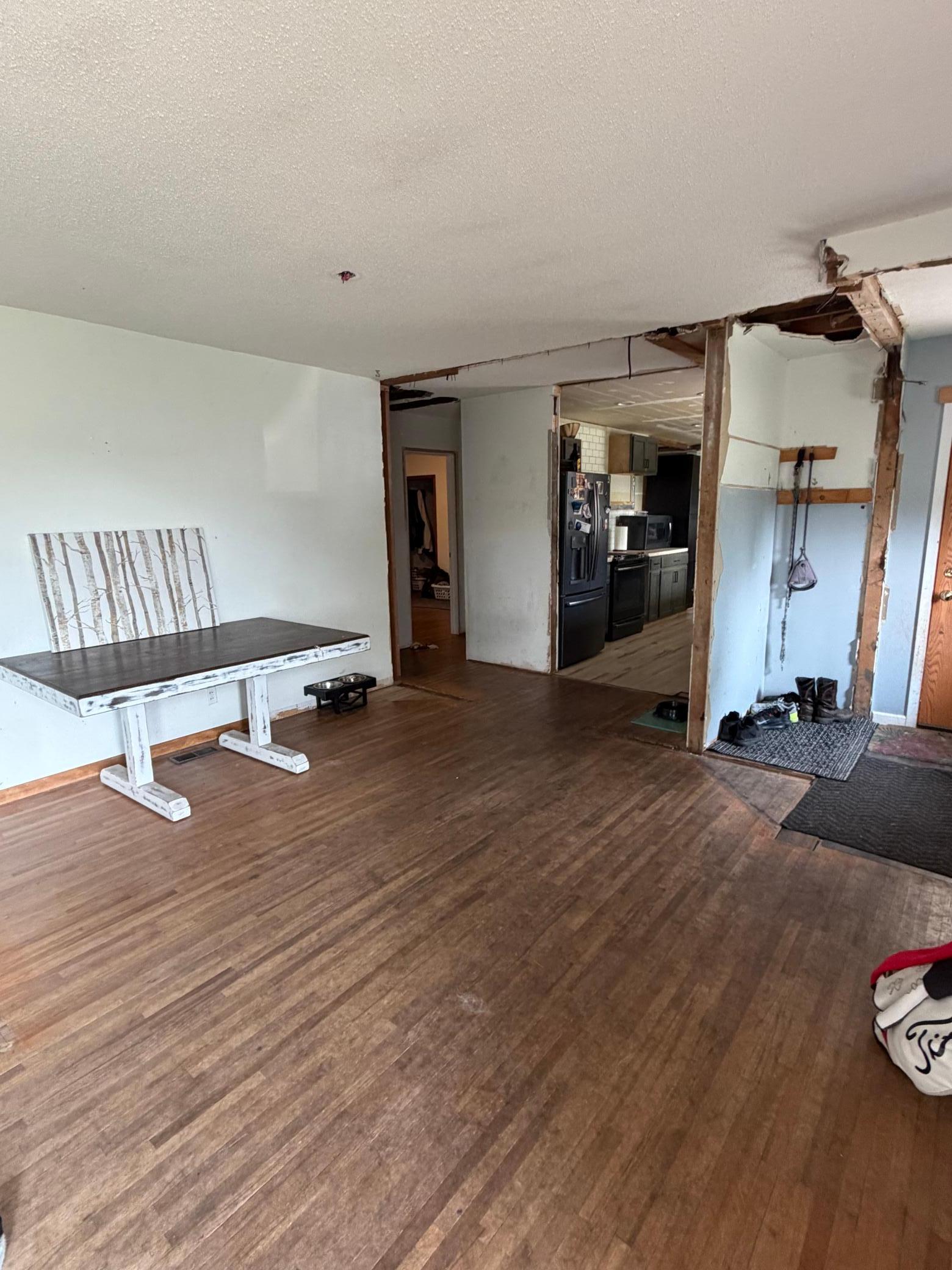 1950 single family home for sale at 805 Elm Avenue S in Hallock, MN — 3 bed, 2 bath (photo 4 of 30)