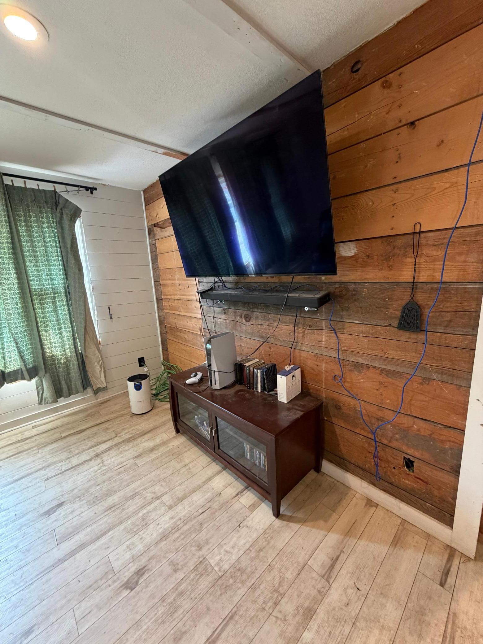 1950 single family home for sale at 805 Elm Avenue S in Hallock, MN — 3 bed, 2 bath (photo 8 of 30)