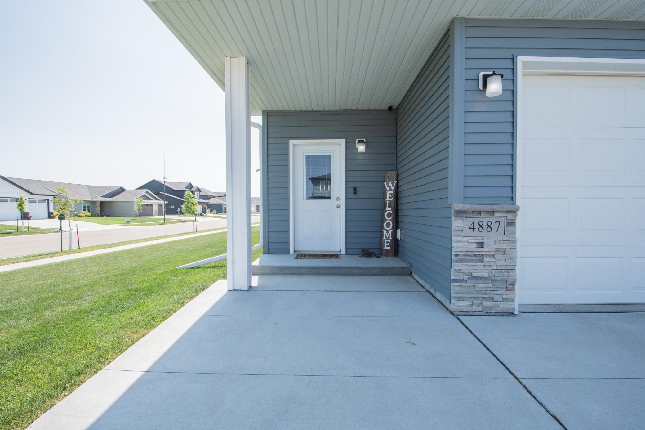 4887 Hampton Circle S, Moorhead MN 56560 - Photo 3 of 32