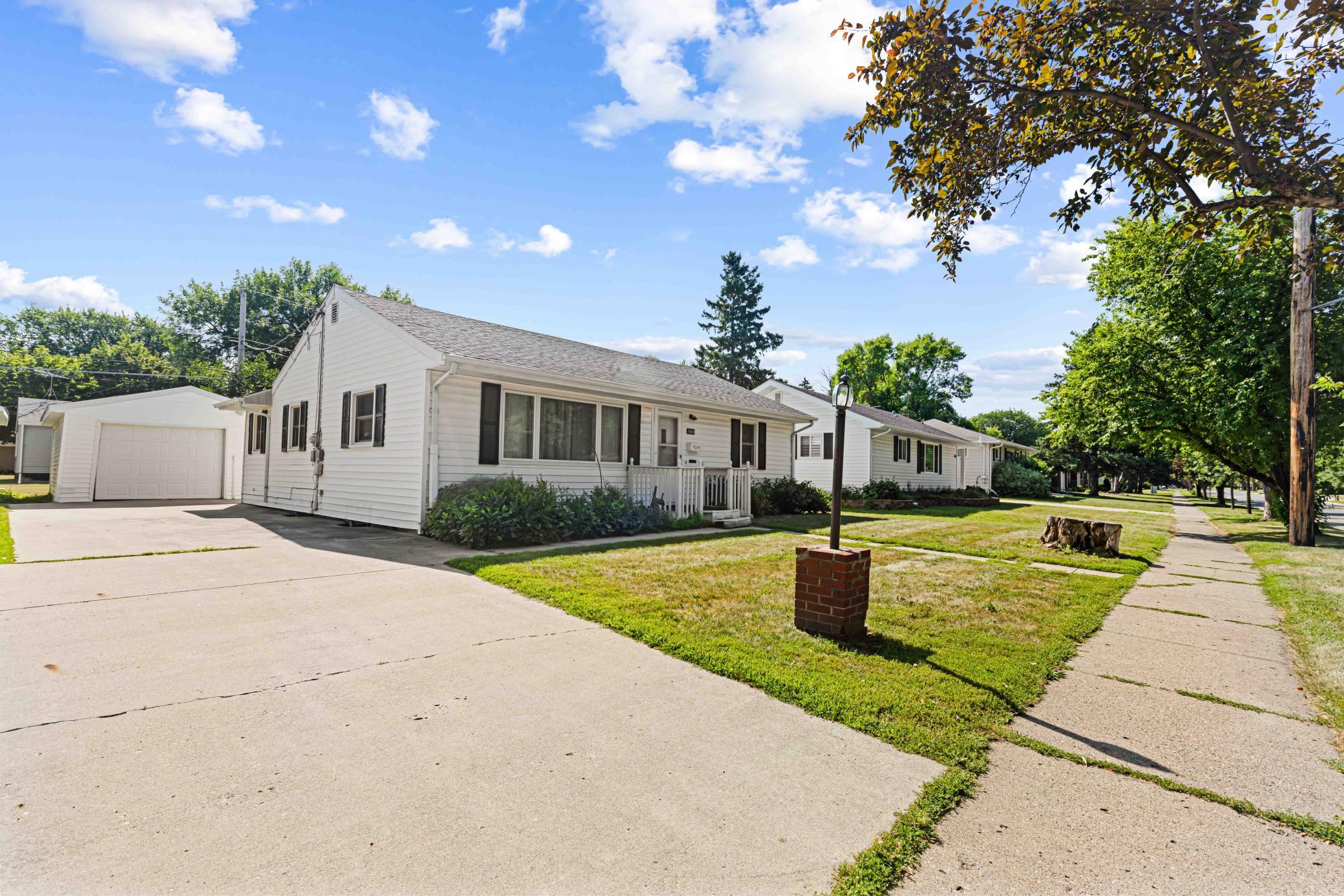 1624 4th Street S, Moorhead MN 56560 - Photo 2 of 27