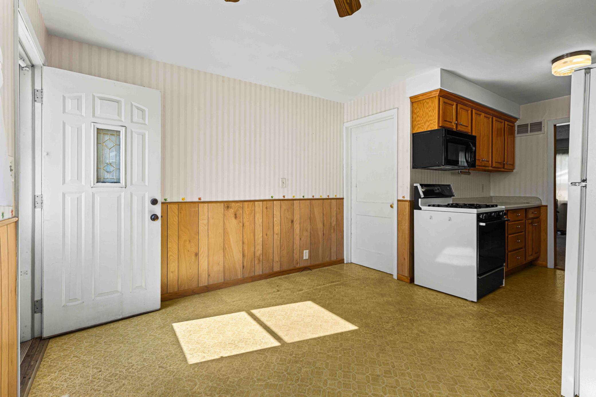 1624 4th Street S, Moorhead MN 56560 - Photo 9 of 27