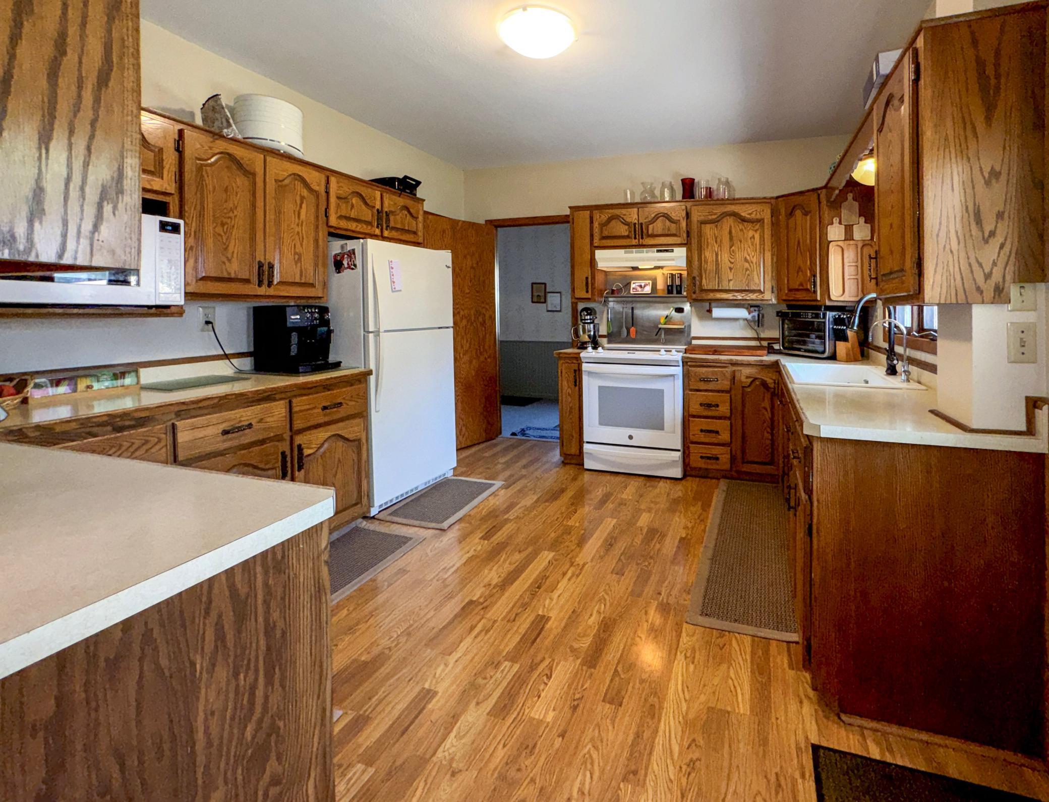 1898 single family home for sale at 316 S Ash Street in Crookston, MN — 6 bed, 5 bath (photo 4 of 74)