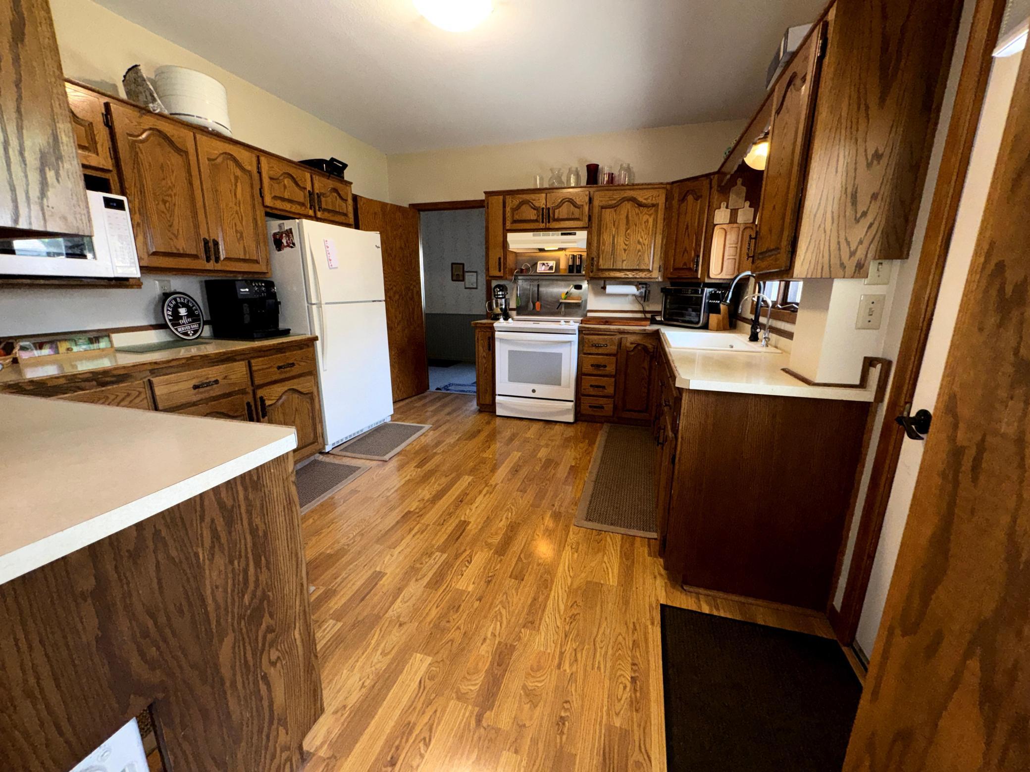 1898 single family home for sale at 316 S Ash Street in Crookston, MN — 6 bed, 5 bath (photo 5 of 74)