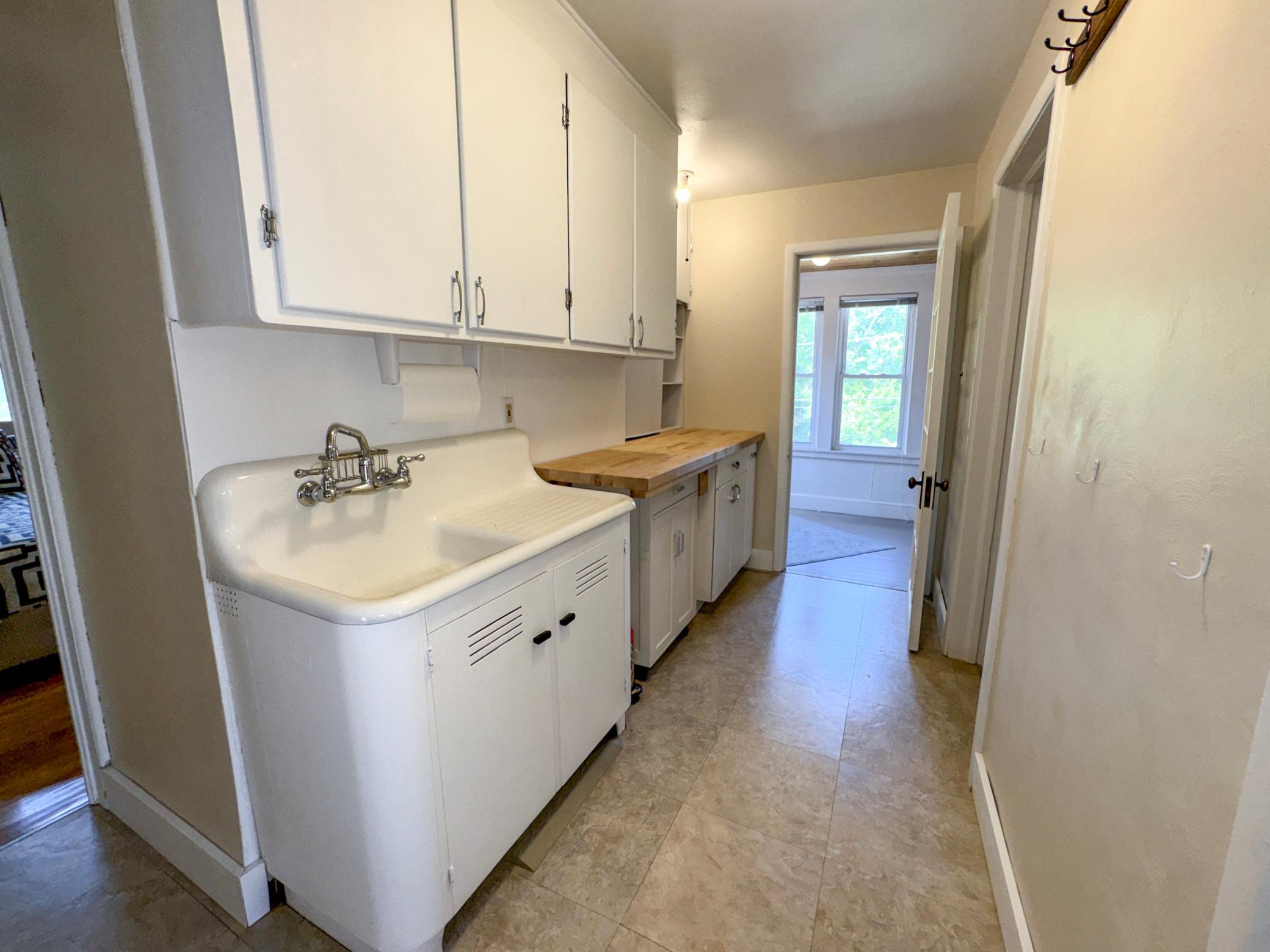 1898 single family home for sale at 316 S Ash Street in Crookston, MN — 6 bed, 5 bath (photo 48 of 74)