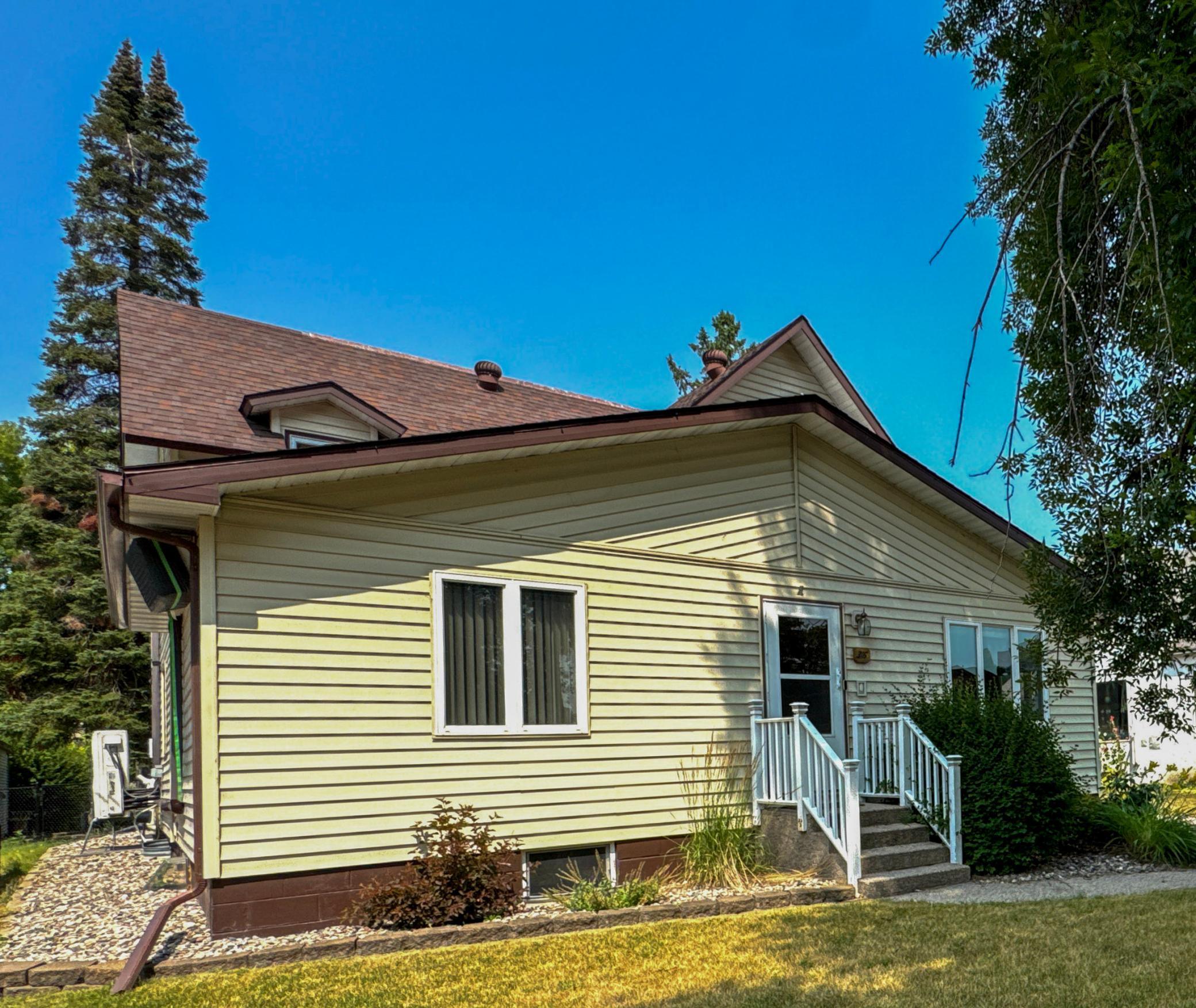 1898 single family home for sale at 316 S Ash Street in Crookston, MN — 6 bed, 5 bath (photo 65 of 74)