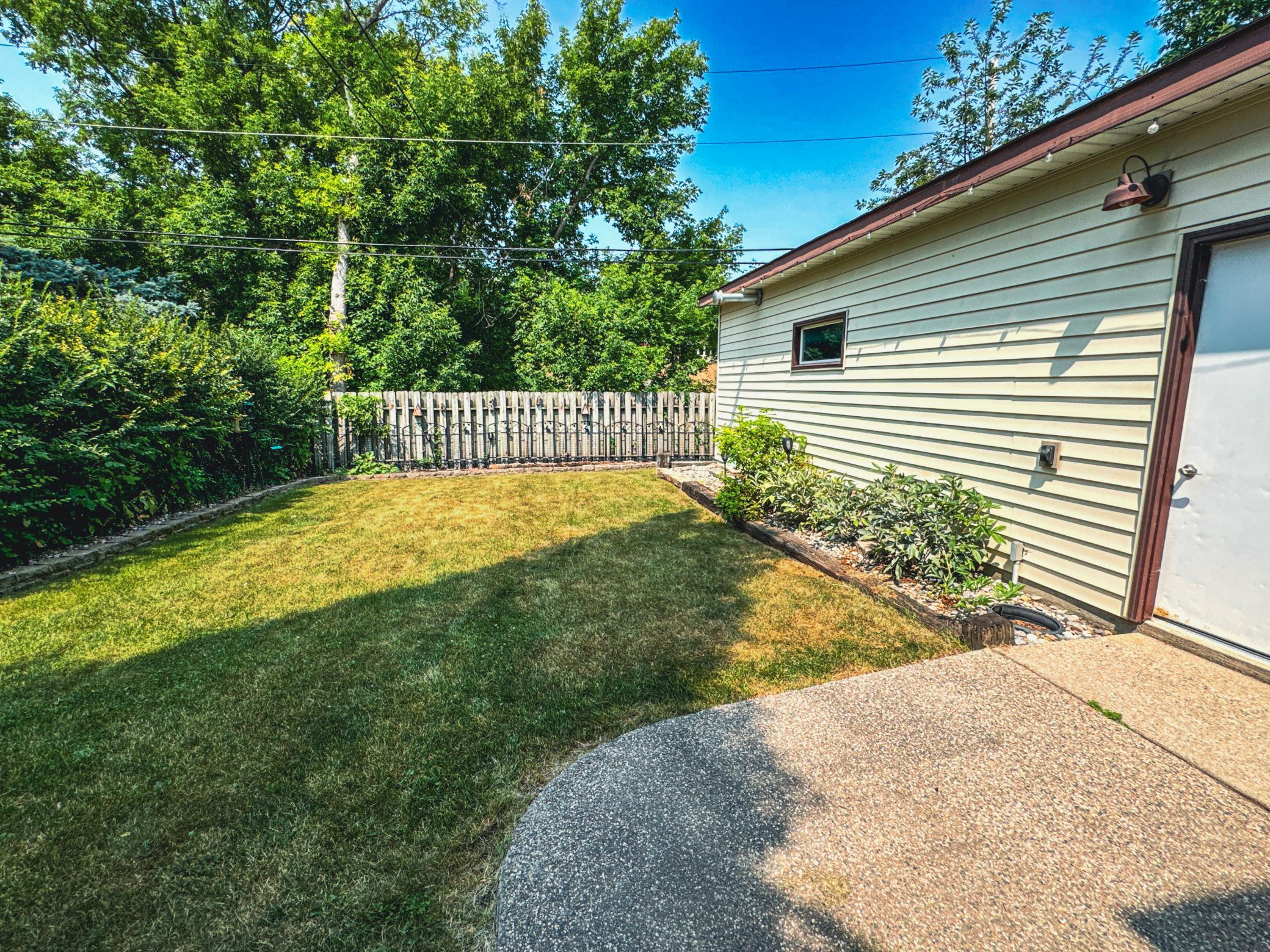 1898 single family home for sale at 316 S Ash Street in Crookston, MN — 6 bed, 5 bath (photo 66 of 74)