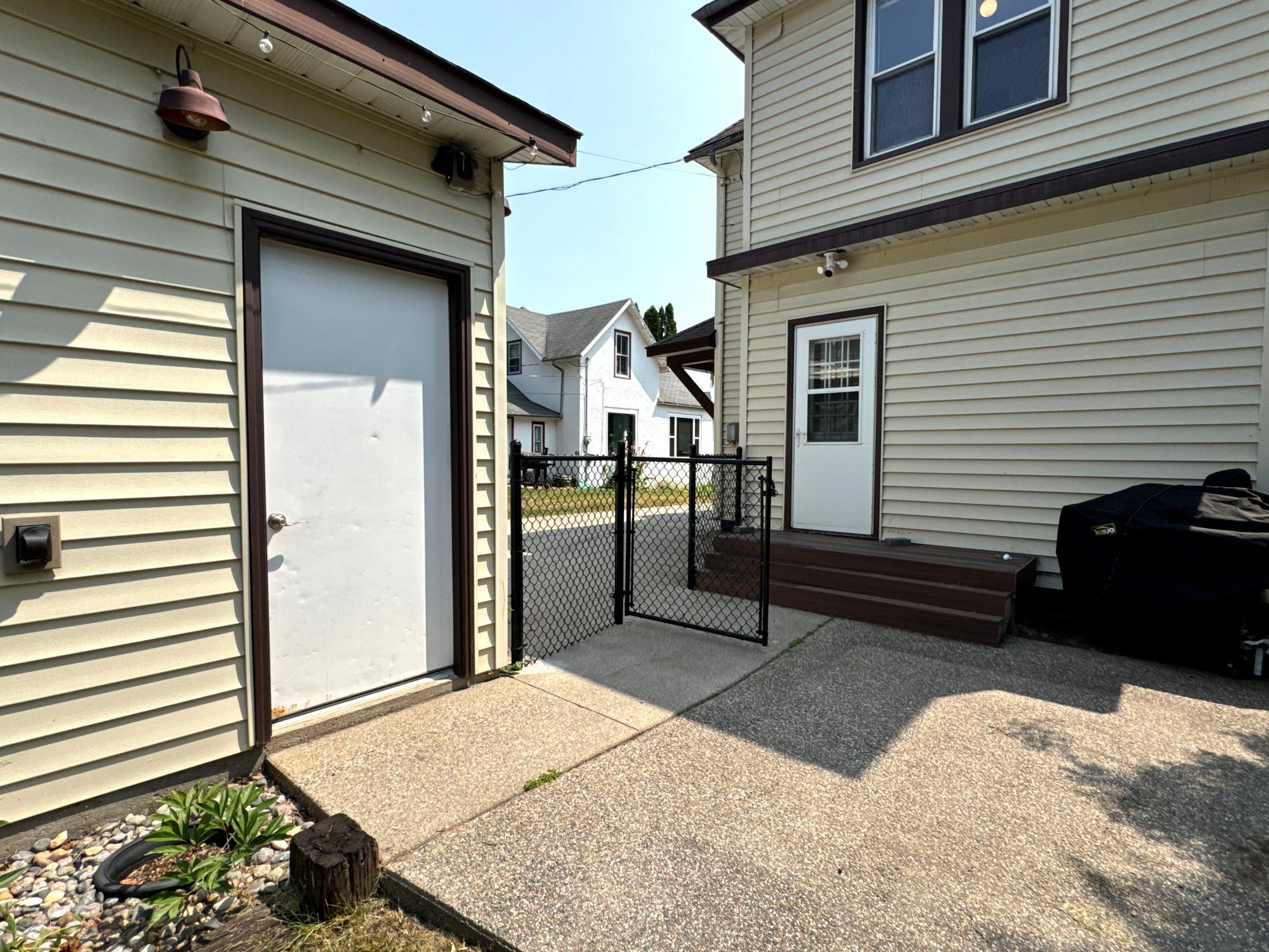 1898 single family home for sale at 316 S Ash Street in Crookston, MN — 6 bed, 5 bath (photo 70 of 74)