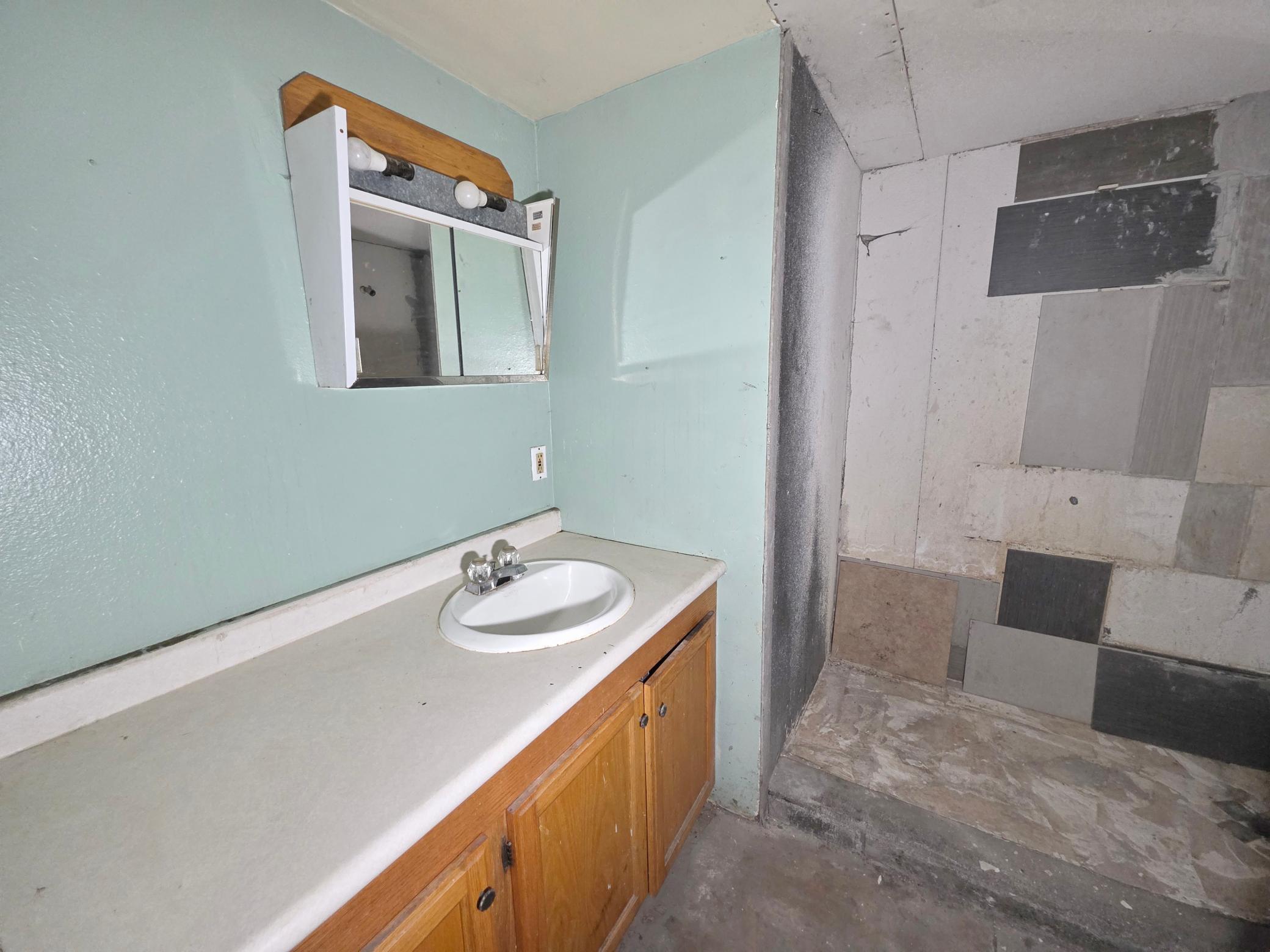 1980 single family home for sale at 47099 Center Street W in East Grand Forks, MN — 3 bed, 2 bath (photo 12 of 20)